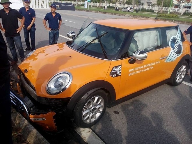 Những sự cố khi khách Việt lái thử xe: Ngay cả xe sang cũng từng gặp tai nạn, biết điều này người lái có thể an tâm- Ảnh 5.