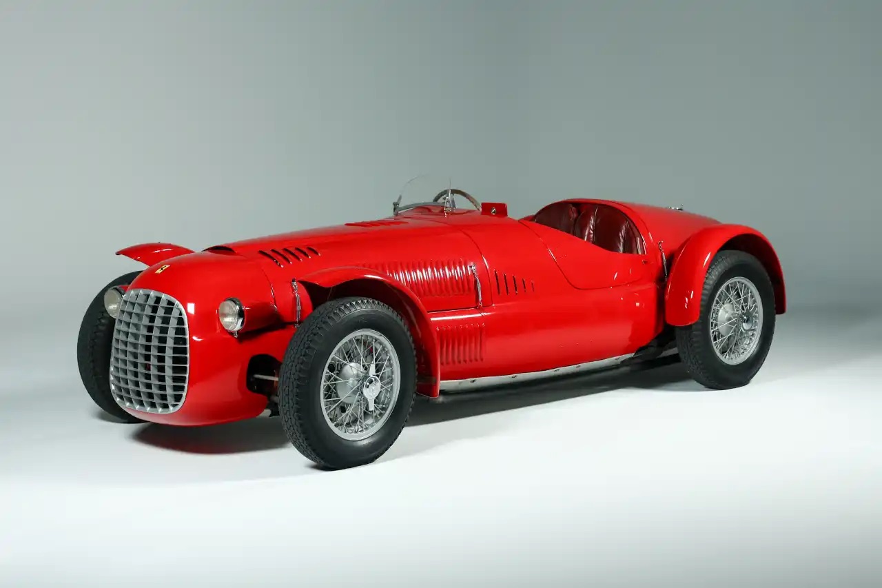 Siêu xe Ferrari bán giá kỷ lục 220 tỷ đồng: Đã 77 năm tuổi, là 1 trong 9 chiếc được sản xuất trên toàn thế giới- Ảnh 2. Siêu xe Ferrari bán giá kỷ lục 220 tỷ đồng: Đã 77 năm tuổi, là 1 trong 9 chiếc được sản xuất trên toàn thế giới- Ảnh 2.