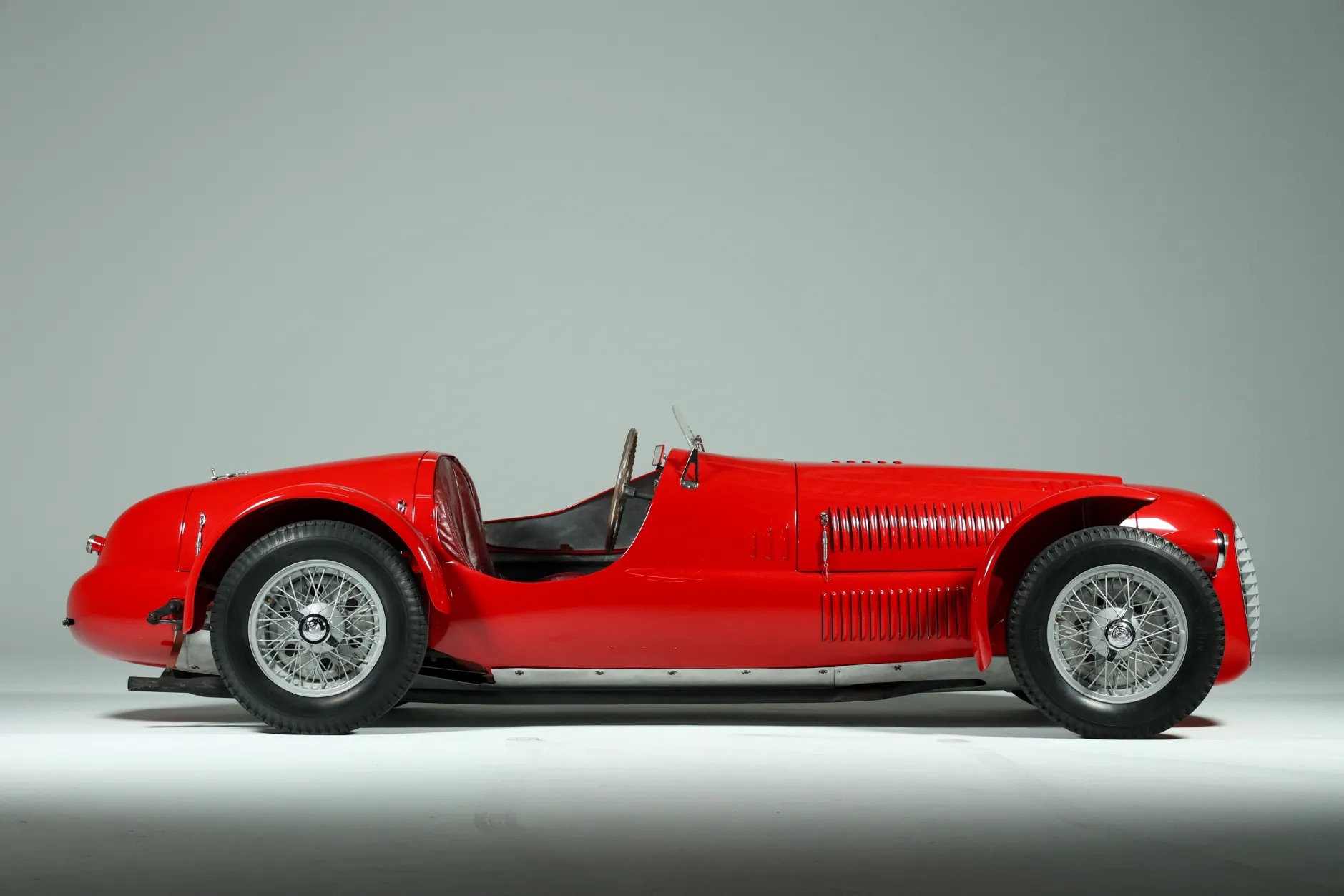 Siêu xe Ferrari bán giá kỷ lục 220 tỷ đồng: Đã 77 năm tuổi, là 1 trong 9 chiếc được sản xuất trên toàn thế giới- Ảnh 5. Siêu xe Ferrari bán giá kỷ lục 220 tỷ đồng: Đã 77 năm tuổi, là 1 trong 9 chiếc được sản xuất trên toàn thế giới- Ảnh 5.