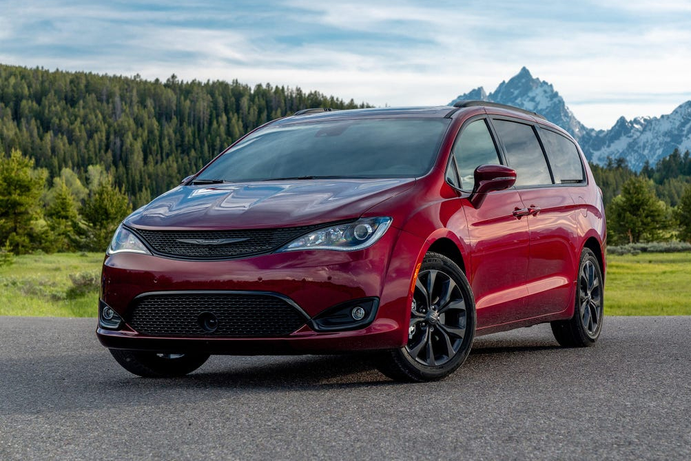 Chrysler Pacifica - Minivan đối thủ Carnival lần đầu lộ diện trên phố Việt Nam: Là bản PHEV, nóc gắn thiết bị cho xe tự lái- Ảnh 6.