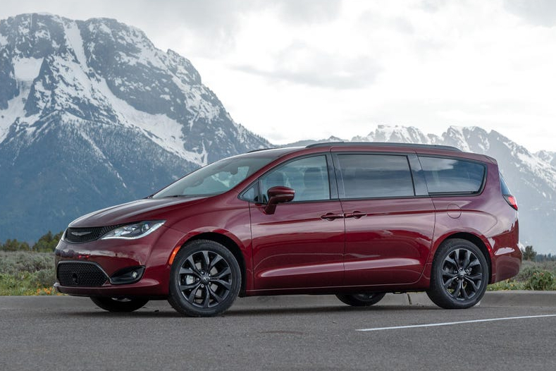 Chrysler Pacifica - Minivan đối thủ Carnival lần đầu lộ diện trên phố Việt Nam: Là bản PHEV, nóc gắn thiết bị cho xe tự lái- Ảnh 7.