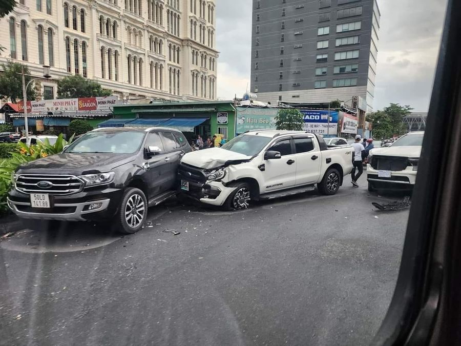 Những sự cố khi khách Việt lái thử xe: Ngay cả xe sang cũng từng gặp tai nạn, biết điều này người lái có thể an tâm- Ảnh 9.