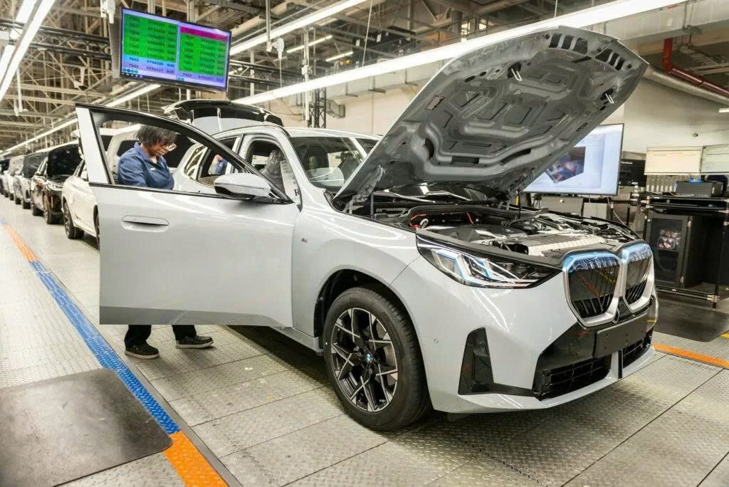 Thuế quan của Tổng thống Donald Trump khiến BMW thiệt hại 300 tỷ đồng mỗi ngày- Ảnh 1. Thuế quan của Tổng thống Donald Trump khiến BMW thiệt hại 300 tỷ đồng mỗi ngày- Ảnh 1.