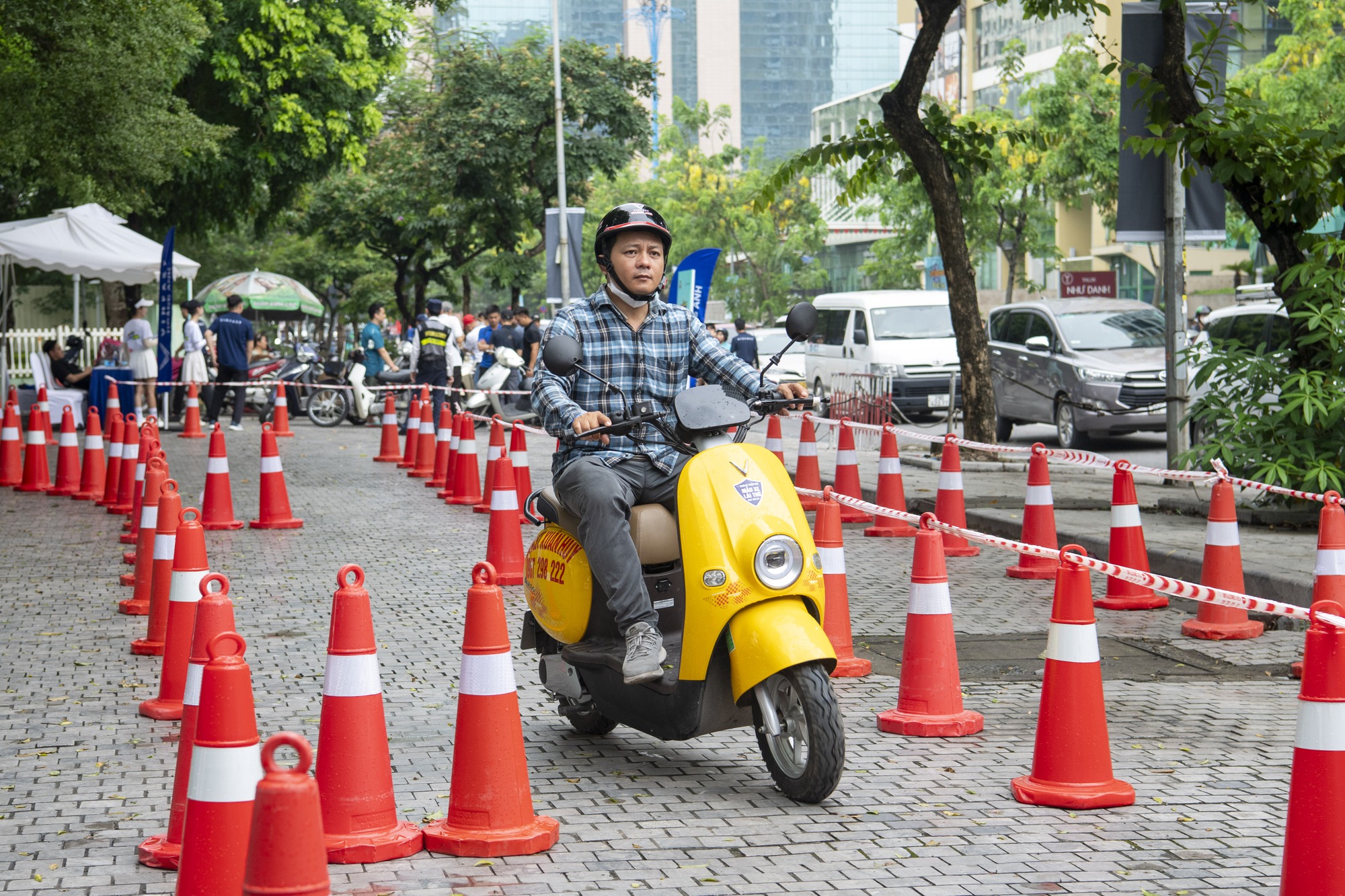 Dân chơi Hà thành mang cả Kawasaki đi ‘đổi xăng lấy điện’ VinFast, có kèo xe công nghệ nhanh 1 nốt nhạc- Ảnh 8. Dân chơi Hà thành mang cả Kawasaki đi ‘đổi xăng lấy điện’ VinFast, có kèo xe công nghệ nhanh 1 nốt nhạc- Ảnh 8.