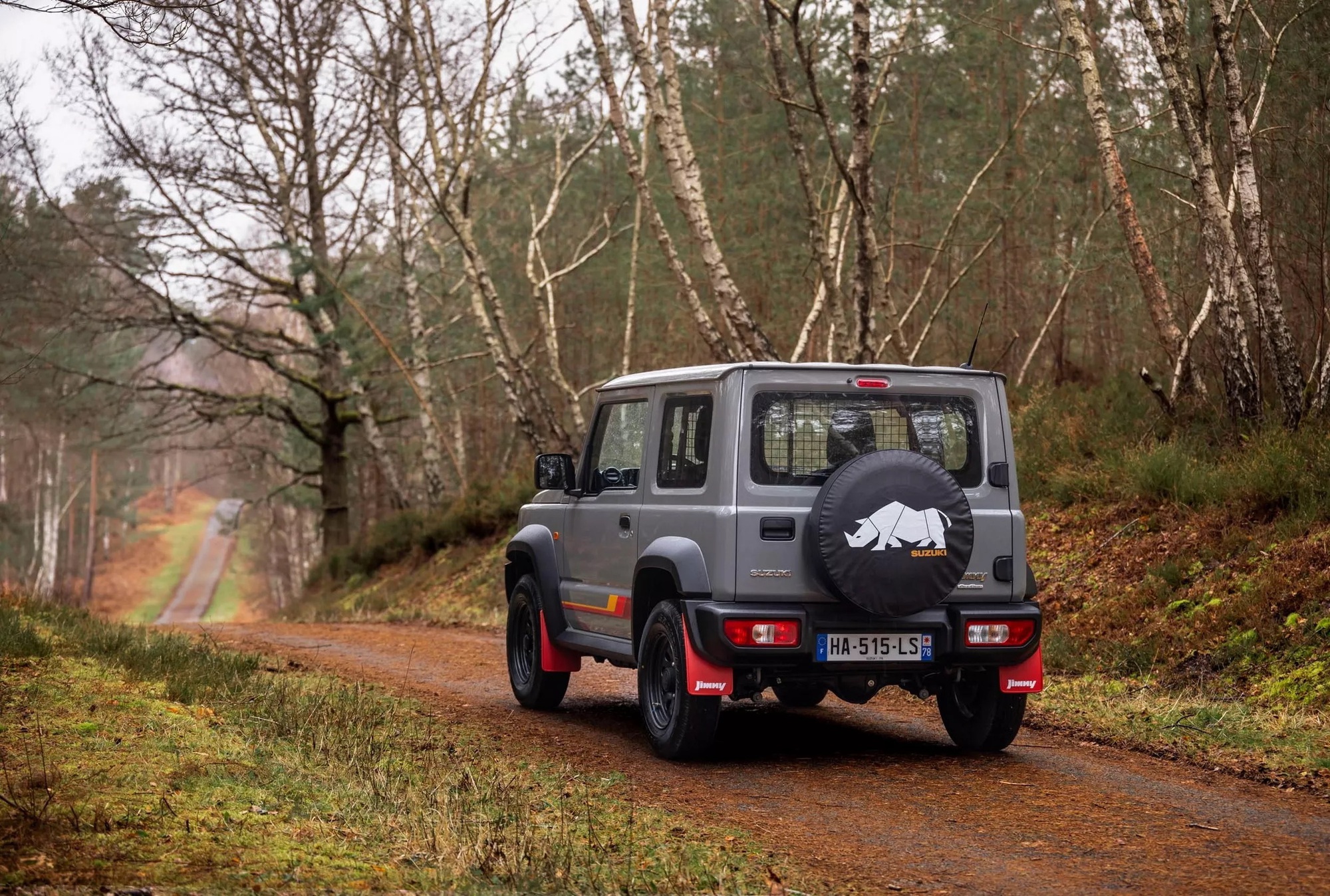 Suzuki Jimny có bản đặc biệt trước khi rời một thị trường: Độ nhẹ nhưng chất, khách Việt có thể tham khảo để làm mới xe mình- Ảnh 9. Suzuki Jimny có bản đặc biệt trước khi rời một thị trường: Độ nhẹ nhưng chất, khách Việt có thể tham khảo để làm mới xe mình- Ảnh 9.