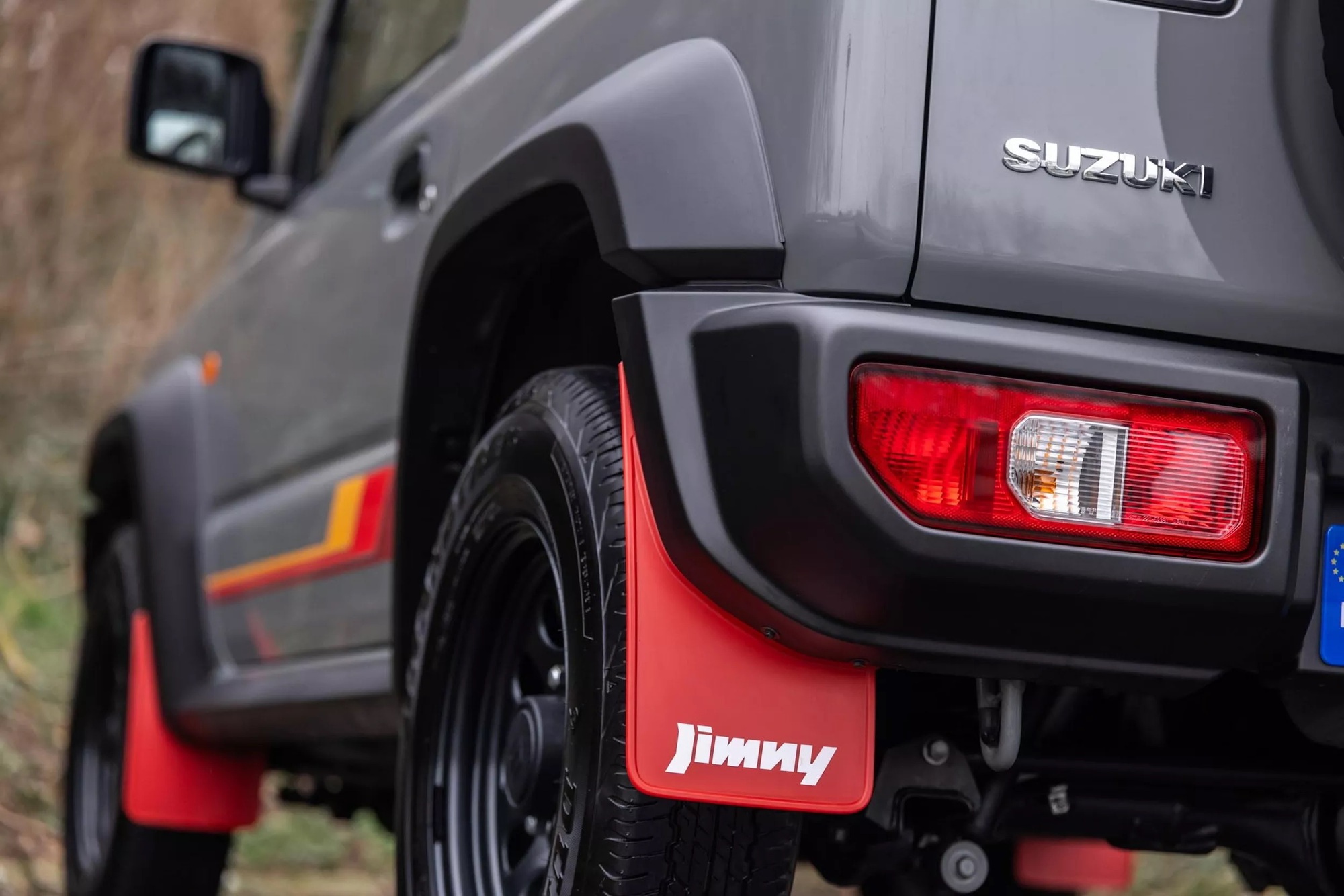 Suzuki Jimny có bản đặc biệt trước khi rời một thị trường: Độ nhẹ nhưng chất, khách Việt có thể tham khảo để làm mới xe mình- Ảnh 5.