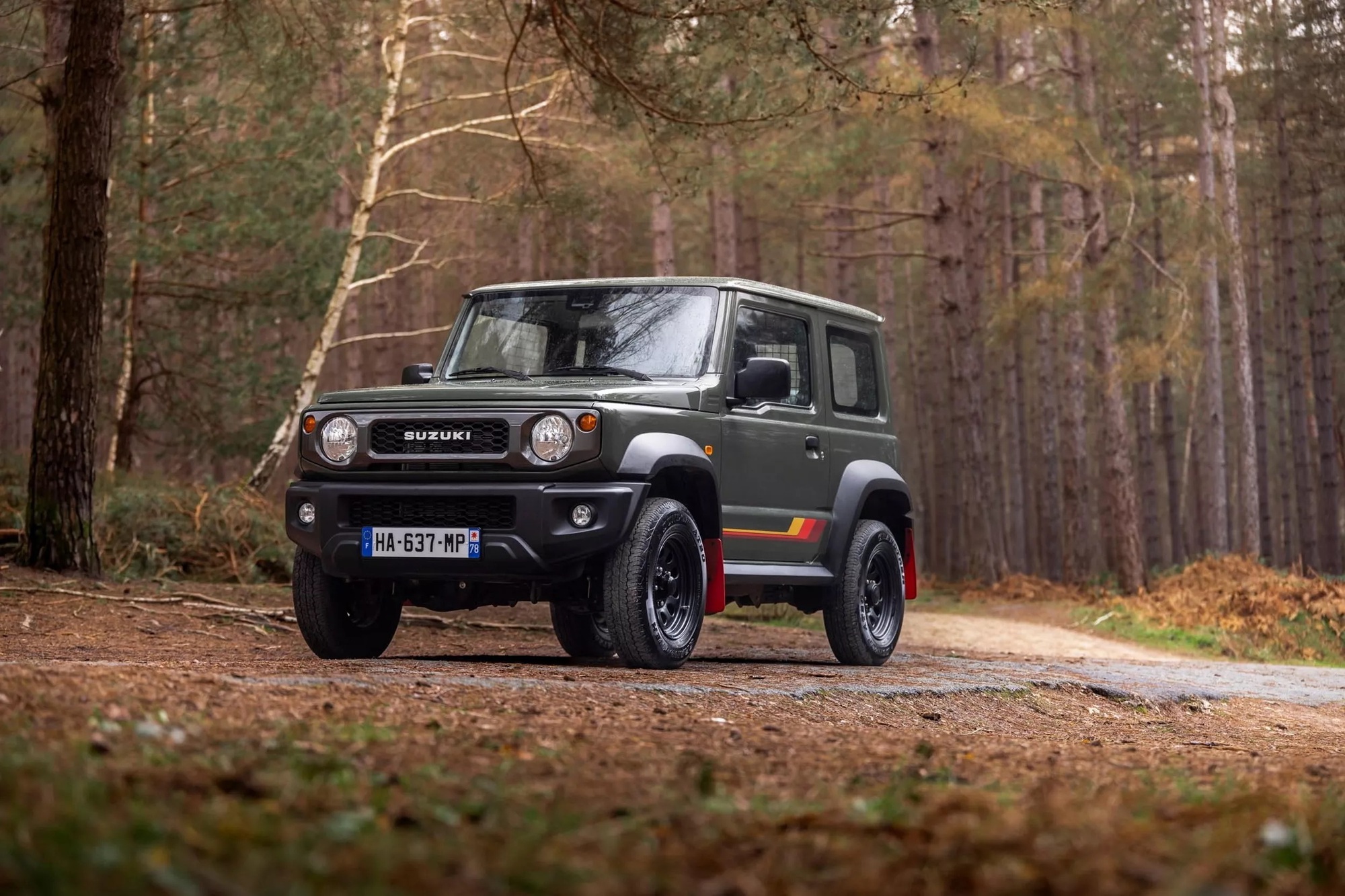 Suzuki Jimny có bản đặc biệt trước khi rời một thị trường: Độ nhẹ nhưng chất, khách Việt có thể tham khảo để làm mới xe mình- Ảnh 2. Suzuki Jimny có bản đặc biệt trước khi rời một thị trường: Độ nhẹ nhưng chất, khách Việt có thể tham khảo để làm mới xe mình- Ảnh 2.
