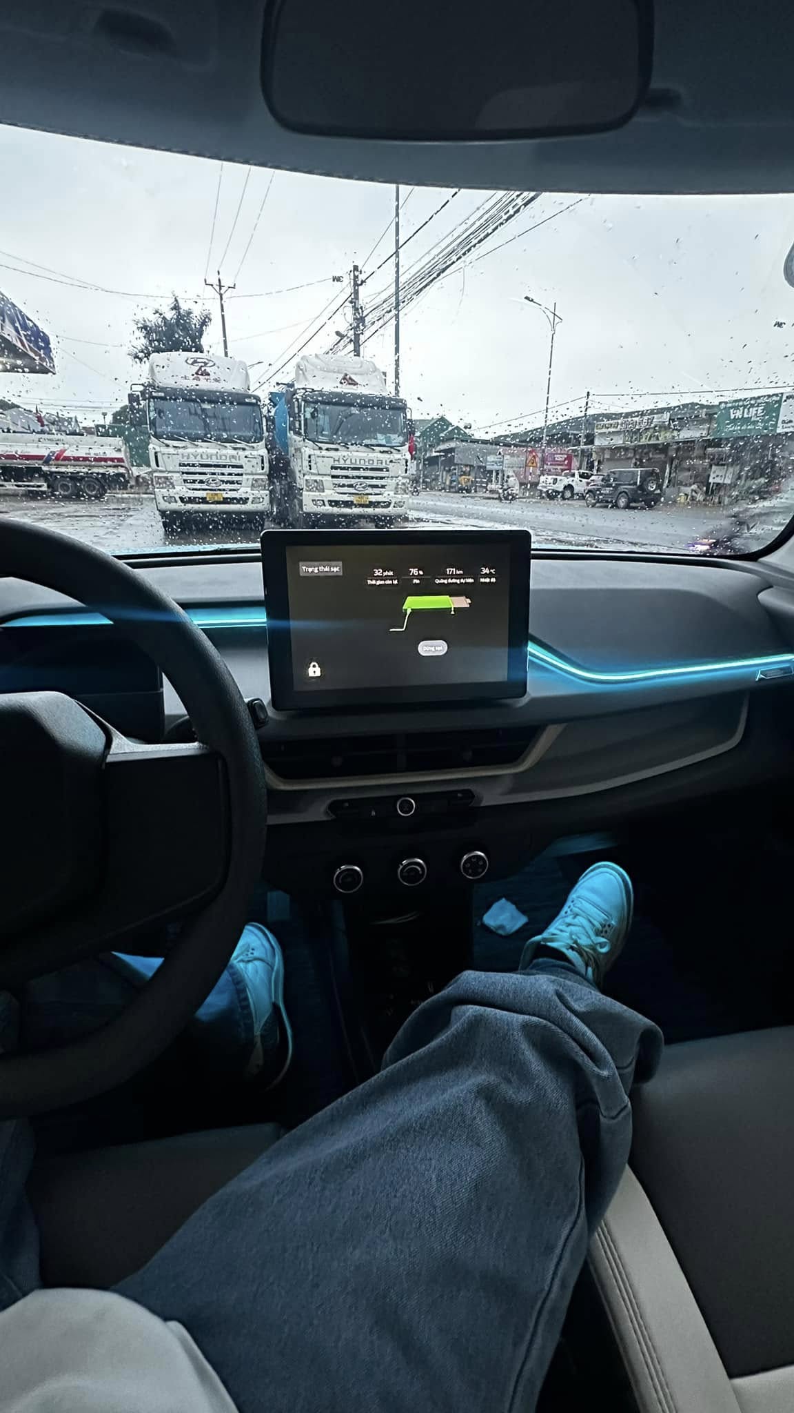 Tậu VinFast VF 3 dù đã có Ranger Raptor và Territory, 2 influencer ngành thời trang chia sẻ: ‘Lái bốc, dính ghế, định nghĩa cho phong cách gen Z’- Ảnh 5. Tậu VinFast VF 3 dù đã có Ranger Raptor và Territory, 2 influencer ngành thời trang chia sẻ: ‘Lái bốc, dính ghế, định nghĩa cho phong cách gen Z’- Ảnh 5.