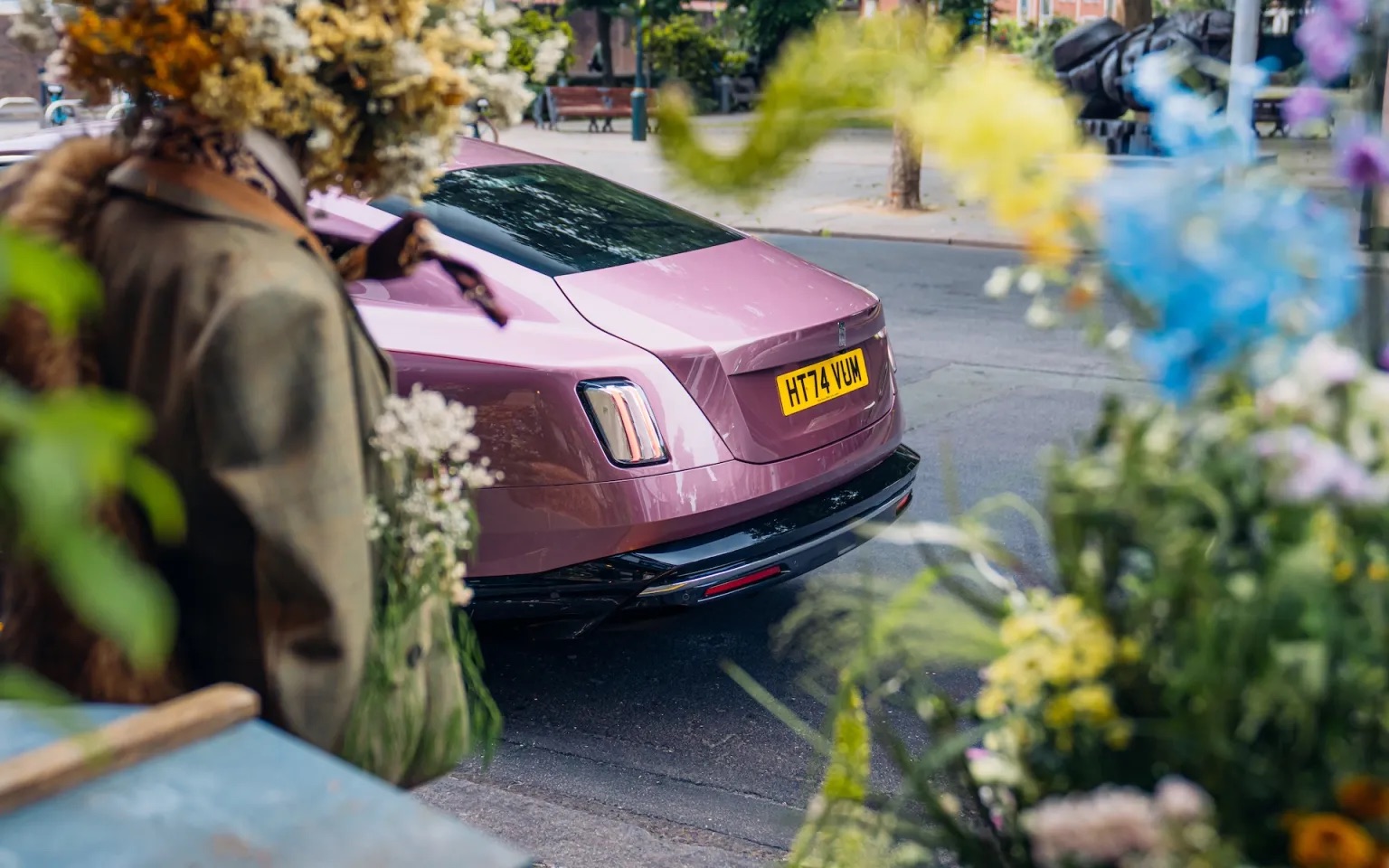 Chủ xe Rolls-Royce ngày càng trẻ: Đại gia Việt cũng không ngoại lệ, có người 35 tuổi đã sở hữu Spectre- Ảnh 4. Chủ xe Rolls-Royce ngày càng trẻ: Đại gia Việt cũng không ngoại lệ, có người 35 tuổi đã sở hữu Spectre- Ảnh 4.