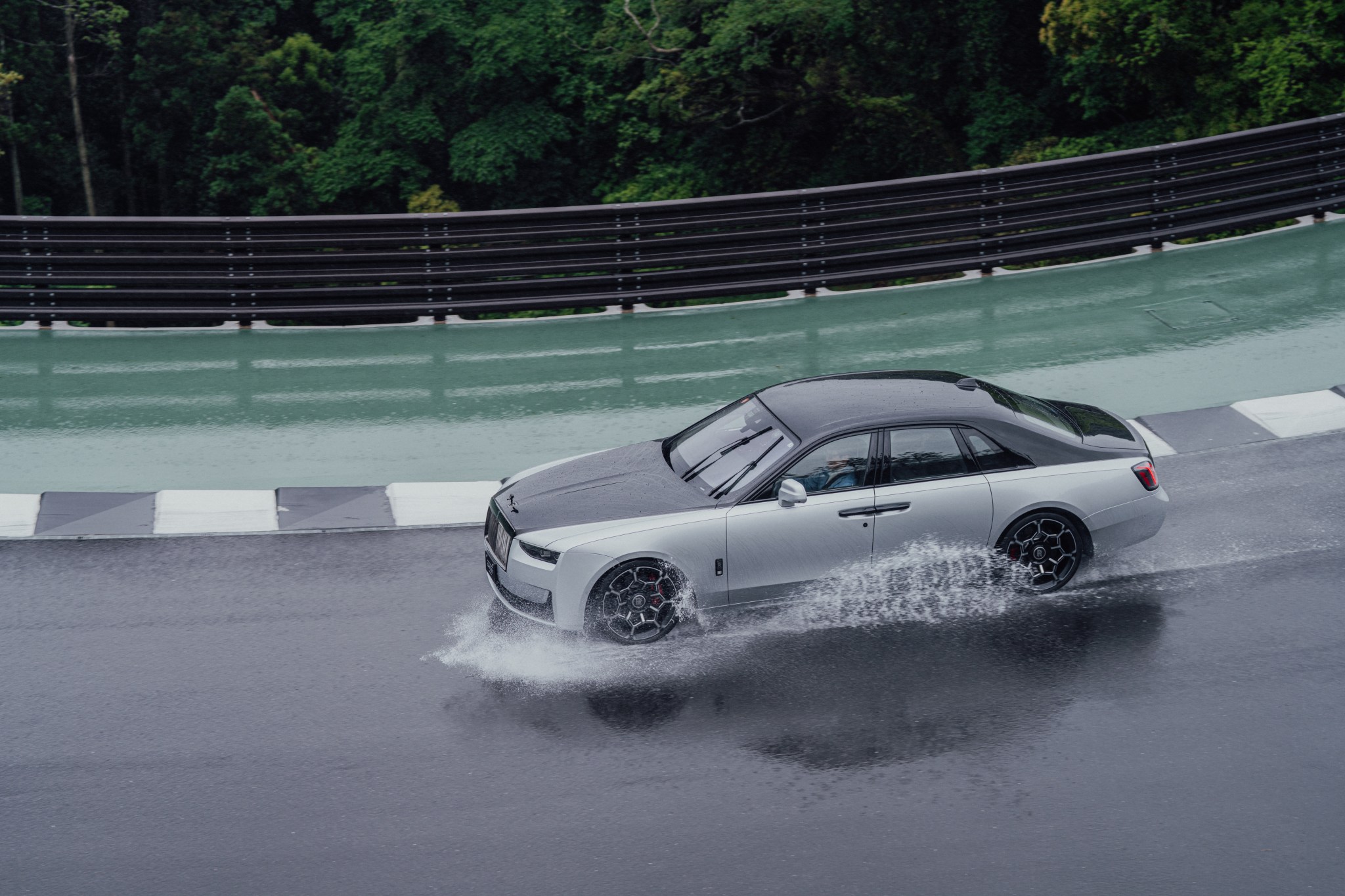 Tôi lái Rolls-Royce Spectre trên đường đua Nhật: Trải nghiệm ‘dễ dàng’ mà giàu cảm xúc- Ảnh 23.