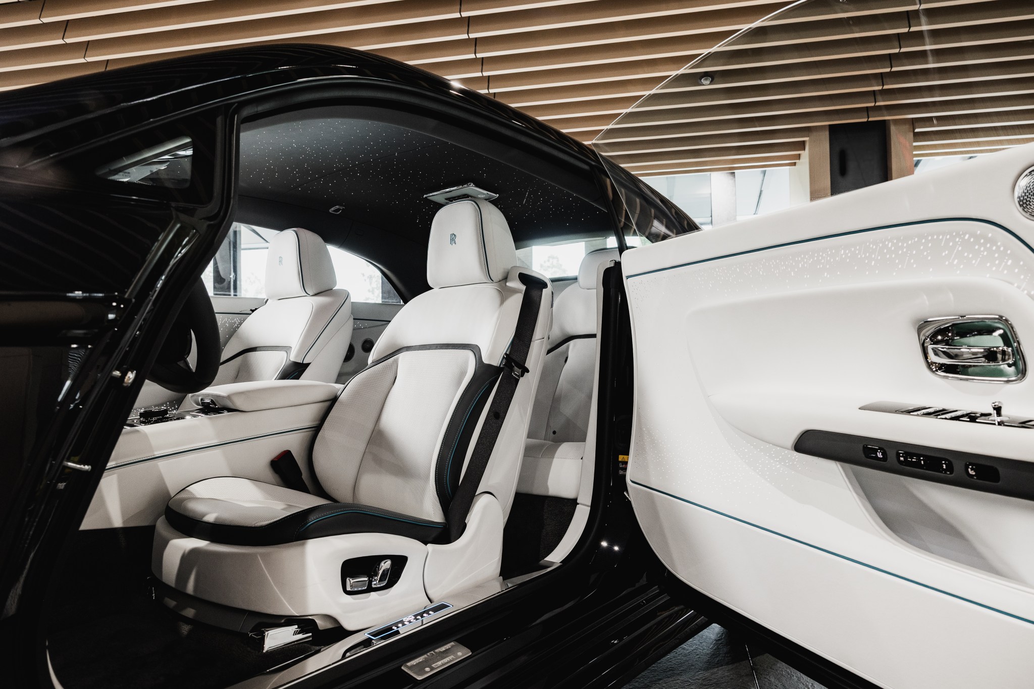 Tôi lái Rolls-Royce Spectre trên đường đua Nhật: Trải nghiệm ‘dễ dàng’ mà giàu cảm xúc- Ảnh 13.