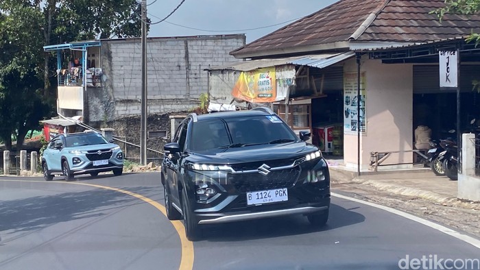 Suzuki Fronx bán hơn 55 xe/ngày, chốt đơn 1.500 chiếc chưa đầy tháng ra mắt, dễ thành hàng hot khi về Việt Nam- Ảnh 2. Suzuki Fronx bán hơn 55 xe/ngày, chốt đơn 1.500 chiếc chưa đầy tháng ra mắt, dễ thành hàng hot khi về Việt Nam- Ảnh 2.
