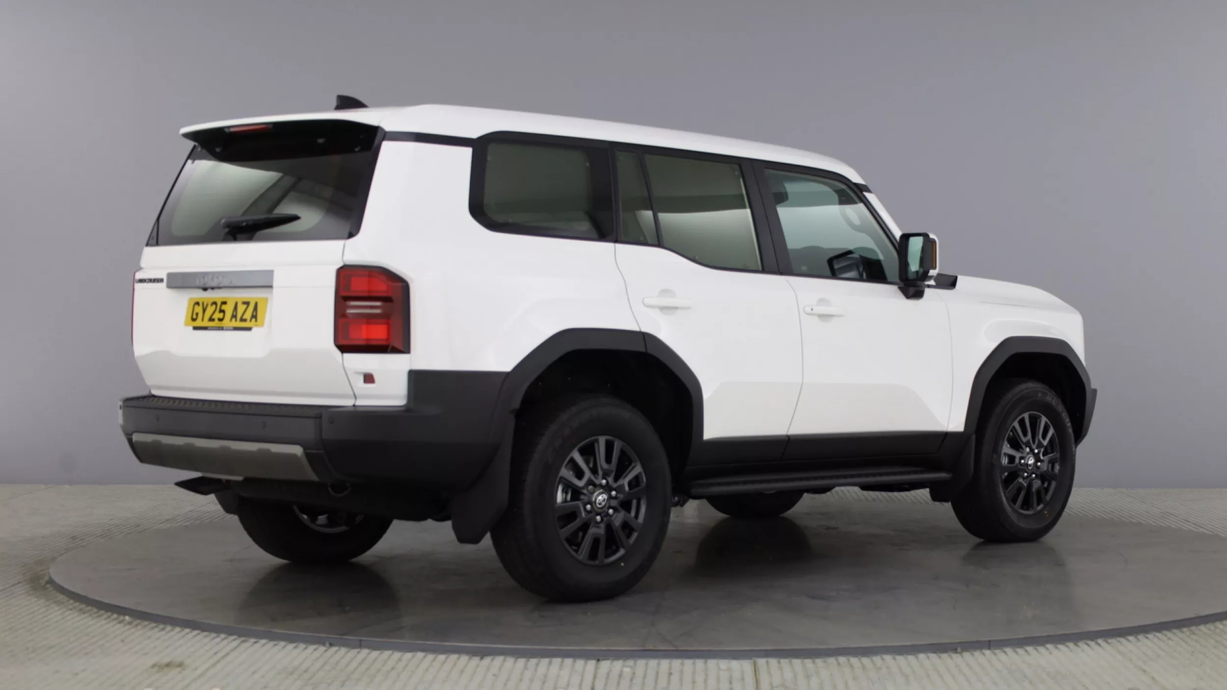 Toyota Land Cruiser Prado thêm bản mới hợp dân công trình, người mê độ: Chỉ 2 chỗ, cốp siêu lớn, động cơ hybrid nhẹ- Ảnh 5.