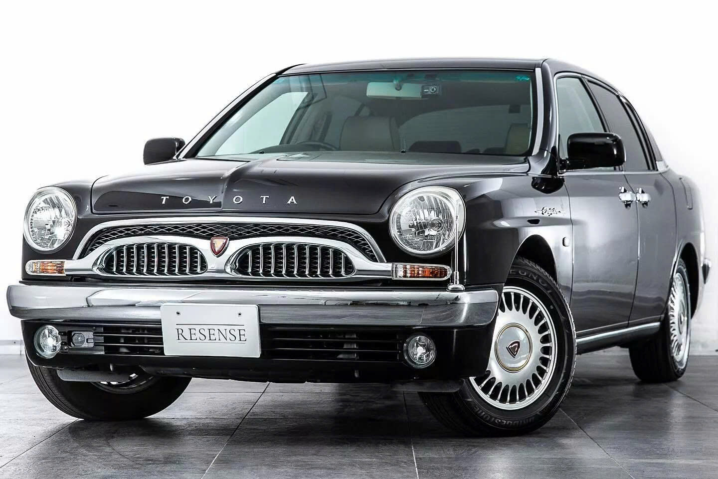 Đây là chiếc Toyota đặc biệt mà không nhiều người biết: Sản xuất năm 2000 nhưng thiết kế hoài cổ, cửa mở ngược như Rolls-Royce, có chi tiết giống 911 Targa, động cơ lấy từ Lexus- Ảnh 2. Đây là chiếc Toyota đặc biệt mà không nhiều người biết: Sản xuất năm 2000 nhưng thiết kế hoài cổ, cửa mở ngược như Rolls-Royce, có chi tiết giống 911 Targa, động cơ lấy từ Lexus- Ảnh 2.