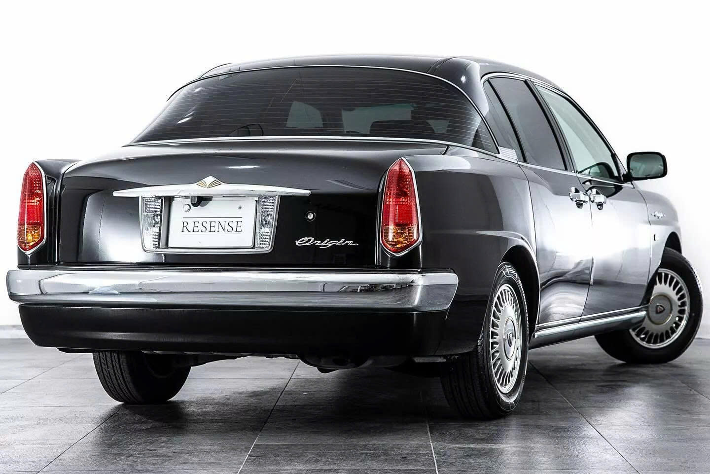 Đây là chiếc Toyota đặc biệt mà không nhiều người biết: Sản xuất năm 2000 nhưng thiết kế hoài cổ, cửa mở ngược như Rolls-Royce, có chi tiết giống 911 Targa, động cơ lấy từ Lexus- Ảnh 7. Đây là chiếc Toyota đặc biệt mà không nhiều người biết: Sản xuất năm 2000 nhưng thiết kế hoài cổ, cửa mở ngược như Rolls-Royce, có chi tiết giống 911 Targa, động cơ lấy từ Lexus- Ảnh 7.