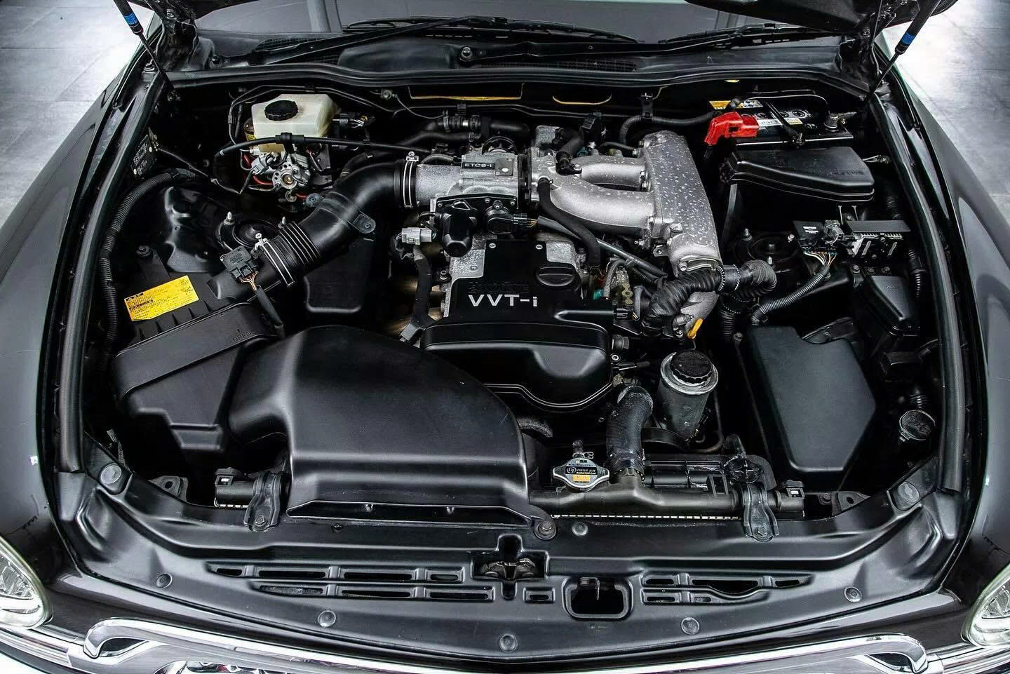 Đây là chiếc Toyota đặc biệt mà không nhiều người biết: Sản xuất năm 2000 nhưng thiết kế hoài cổ, cửa mở ngược như Rolls-Royce, có chi tiết giống 911 Targa, động cơ lấy từ Lexus- Ảnh 10. Đây là chiếc Toyota đặc biệt mà không nhiều người biết: Sản xuất năm 2000 nhưng thiết kế hoài cổ, cửa mở ngược như Rolls-Royce, có chi tiết giống 911 Targa, động cơ lấy từ Lexus- Ảnh 10.