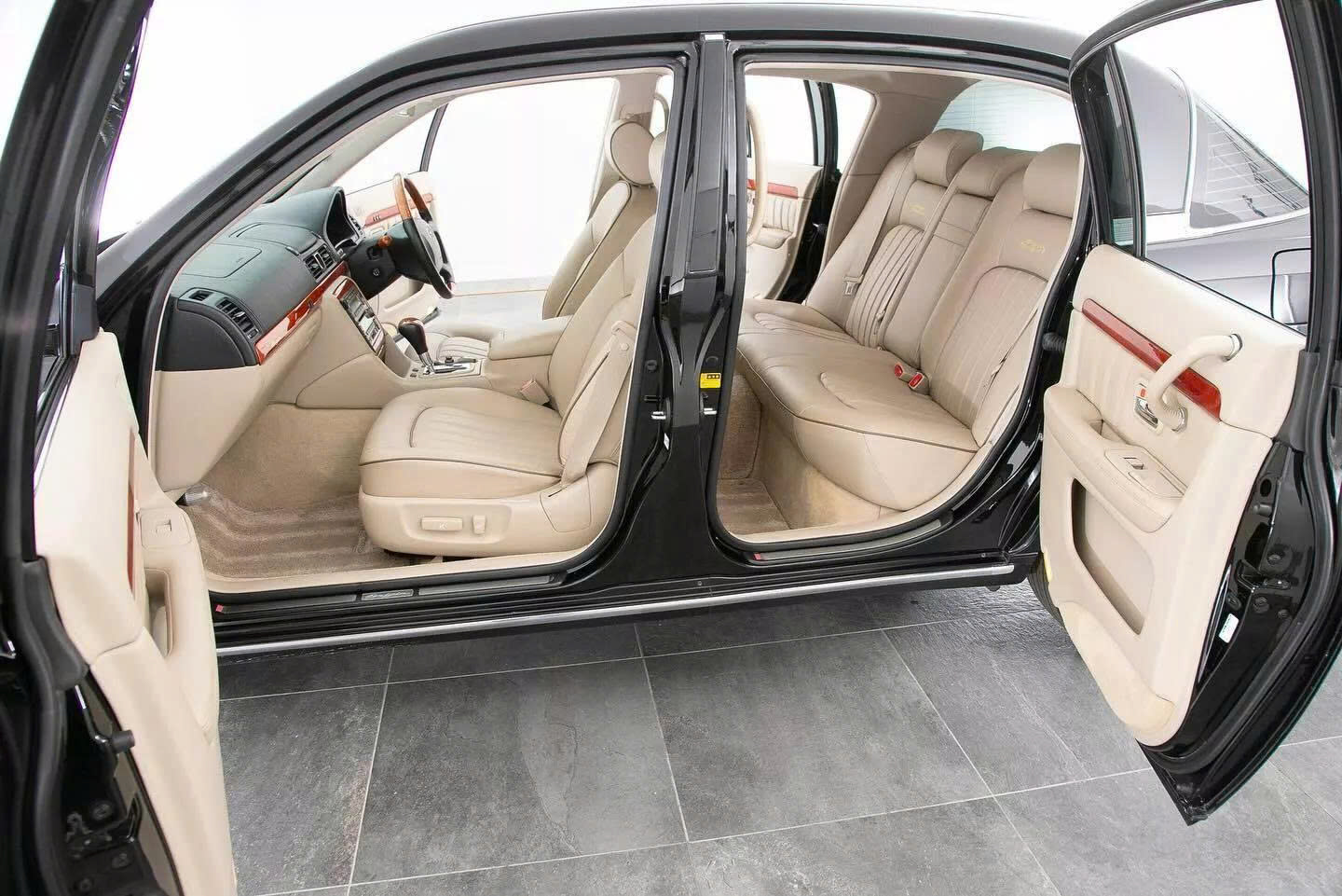 Đây là chiếc Toyota đặc biệt mà không nhiều người biết: Sản xuất năm 2000 nhưng thiết kế hoài cổ, cửa mở ngược như Rolls-Royce, có chi tiết giống 911 Targa, động cơ lấy từ Lexus- Ảnh 11. Đây là chiếc Toyota đặc biệt mà không nhiều người biết: Sản xuất năm 2000 nhưng thiết kế hoài cổ, cửa mở ngược như Rolls-Royce, có chi tiết giống 911 Targa, động cơ lấy từ Lexus- Ảnh 11.