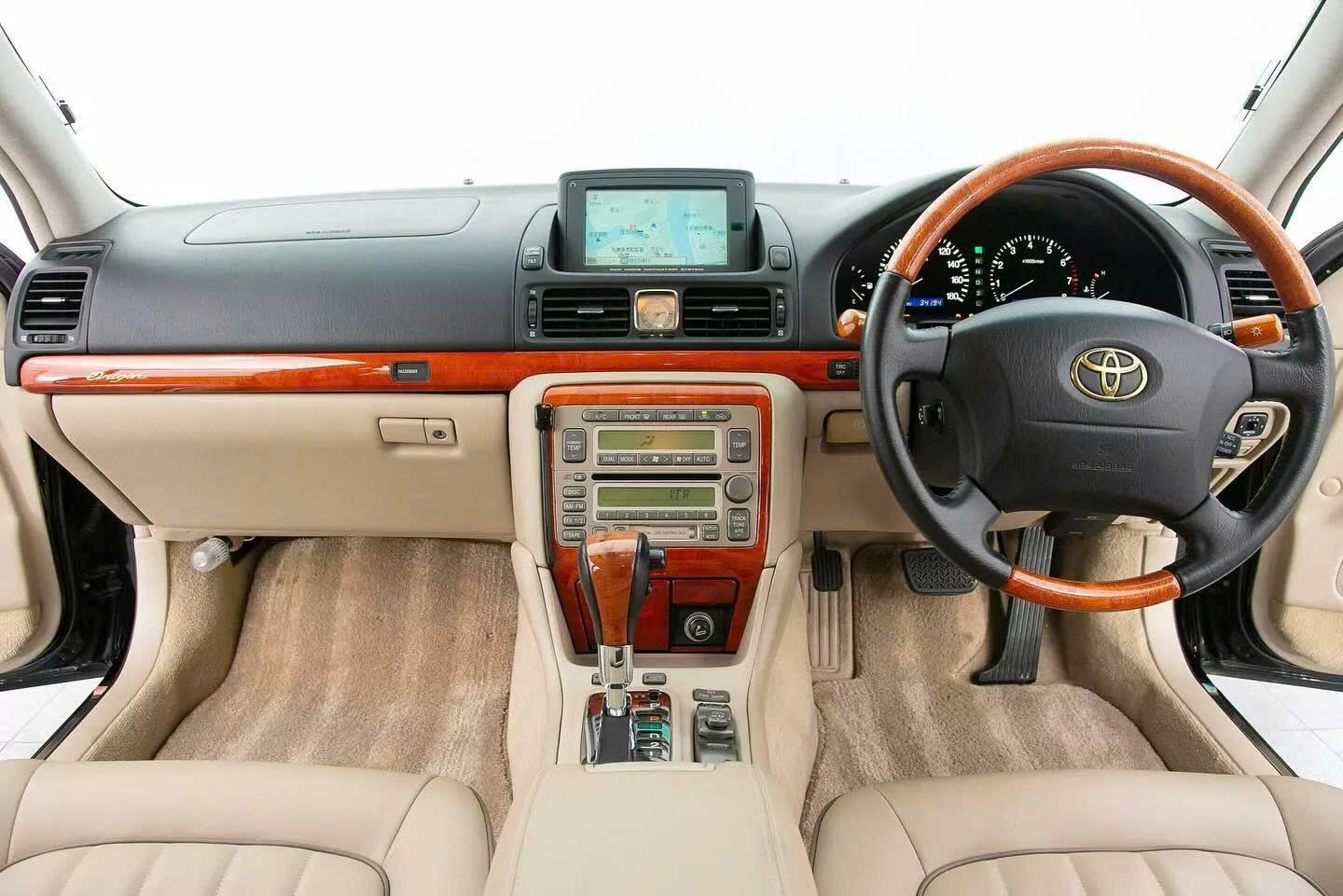 Đây là chiếc Toyota đặc biệt mà không nhiều người biết: Sản xuất năm 2000 nhưng thiết kế hoài cổ, cửa mở ngược như Rolls-Royce, có chi tiết giống 911 Targa, động cơ lấy từ Lexus- Ảnh 5. Đây là chiếc Toyota đặc biệt mà không nhiều người biết: Sản xuất năm 2000 nhưng thiết kế hoài cổ, cửa mở ngược như Rolls-Royce, có chi tiết giống 911 Targa, động cơ lấy từ Lexus- Ảnh 5.