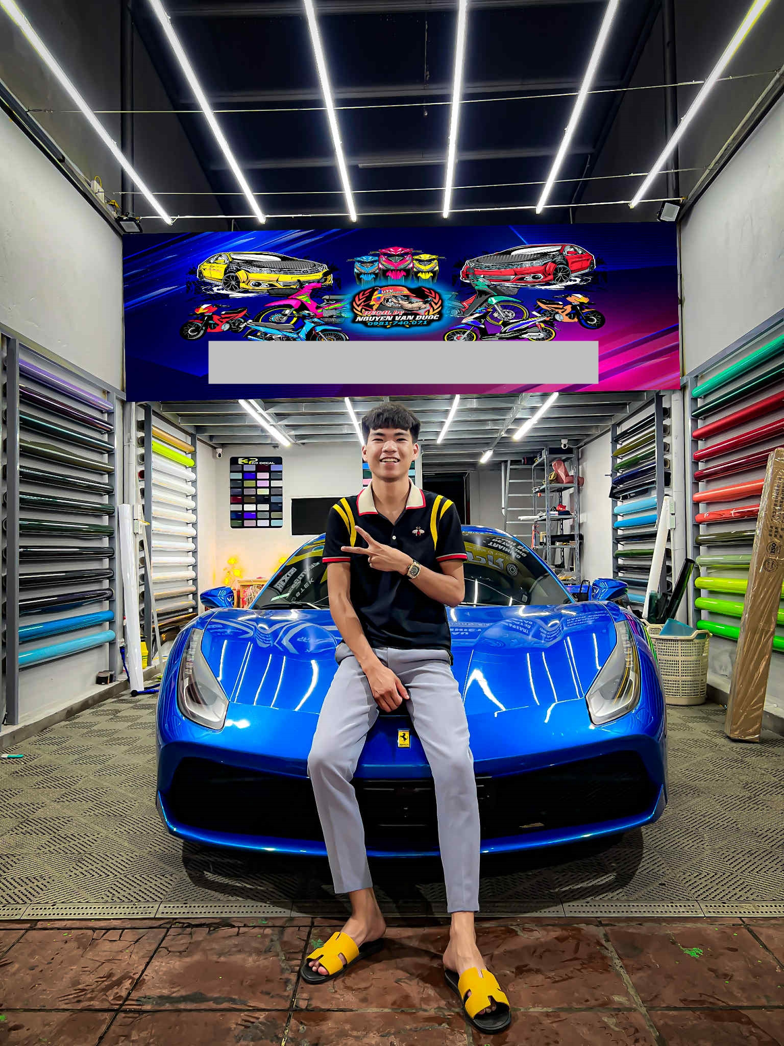Sự thật chàng trai lái Lamborghini đi tốt nghiệp Đại học ở Hà Nội hút 10 triệu view- Ảnh 4. Sự thật chàng trai lái Lamborghini đi tốt nghiệp Đại học ở Hà Nội hút 10 triệu view- Ảnh 4.