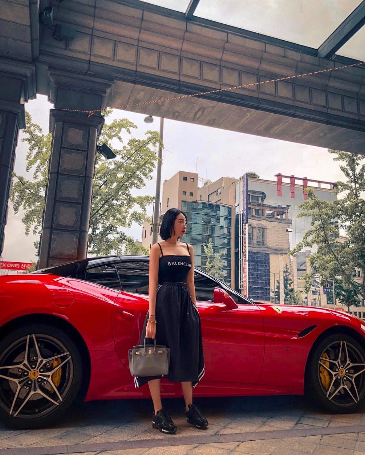 'Hot mom' Cún Bông từng khoe dàn xe đắt tiền trước khi bị bắt: Có cả Ferrari, Porsche, trị giá ước tính hàng chục tỷ đồng- Ảnh 6.