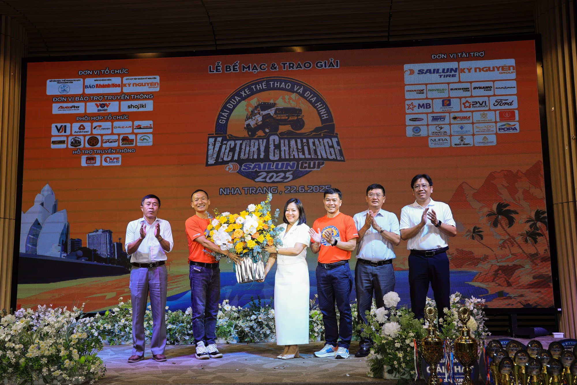 Lễ bế mạc và trao giải giải đua xe ô tô địa hình Victory Challenge Sailun Cup 2025- Ảnh 1.