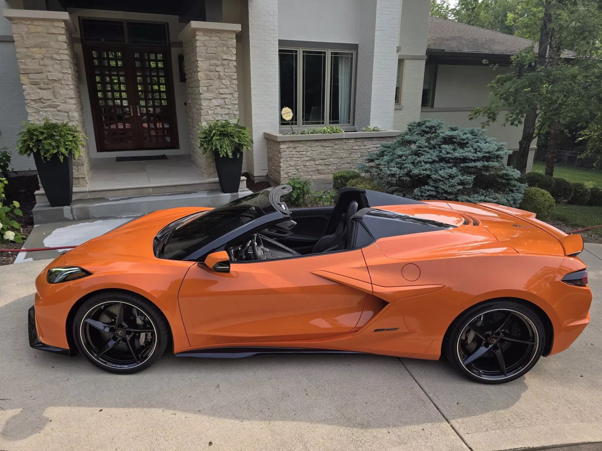 Chevrolet Corvette bản hybrid hiệu suất cao khiến bao người 'chưng hửng' về độ mất giá: Vừa chạy 180km đã 'bay' gần 800 triệu đồng- Ảnh 5.