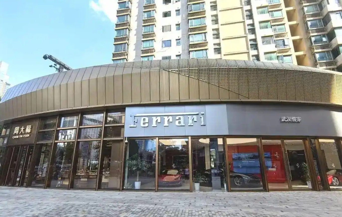 Người đàn ông mua Ferrari hơn 14 tỷ đồng, 3 năm không được nhận xe liền đến đòi lại tiền, đại lý tuyên bố: “Muốn hoàn tiền phải bán được xe giúp chúng tôi”- Ảnh 2. Người đàn ông mua Ferrari hơn 14 tỷ đồng, 3 năm không được nhận xe liền đến đòi lại tiền, đại lý tuyên bố: “Muốn hoàn tiền phải bán được xe giúp chúng tôi”- Ảnh 2.