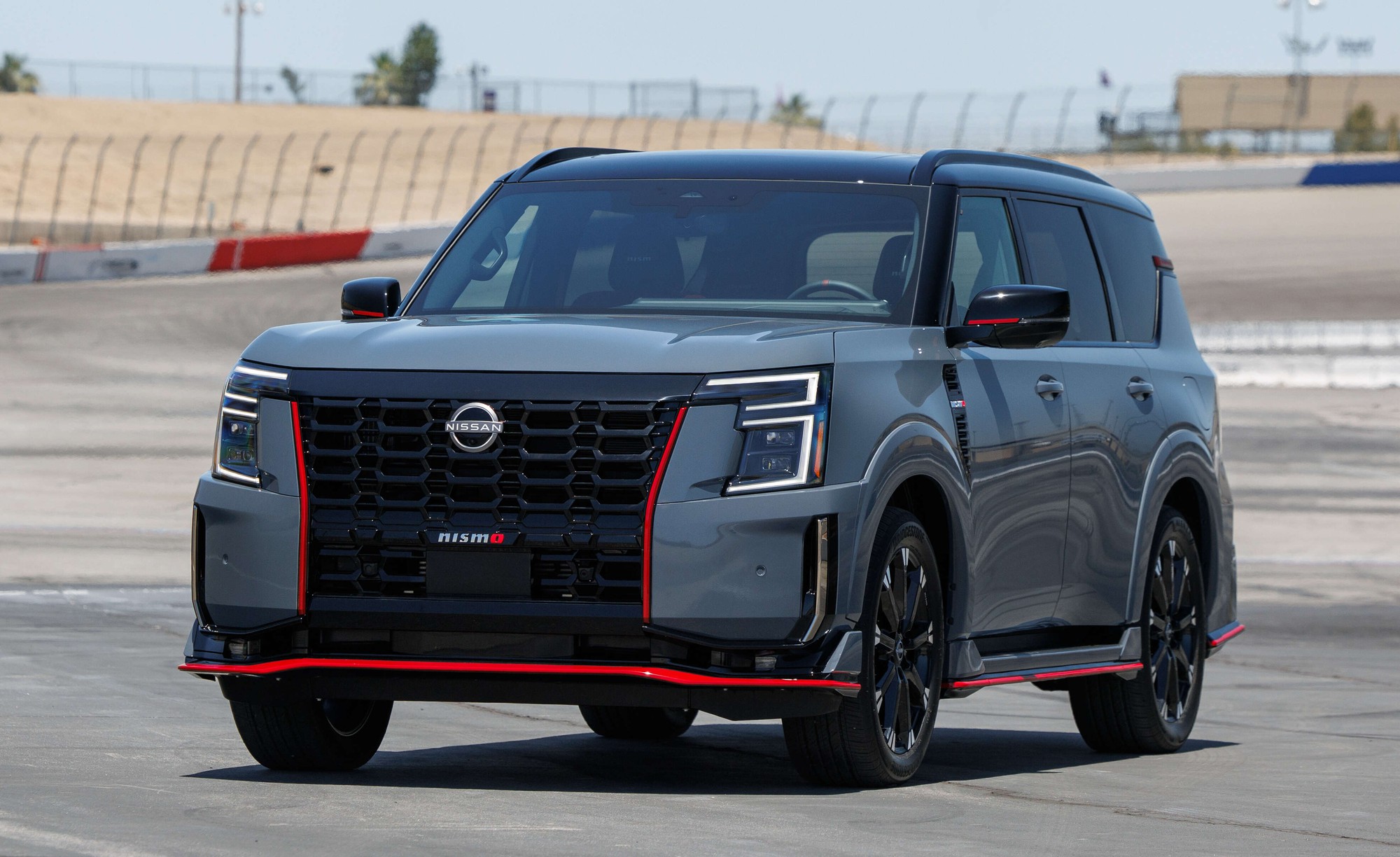 Ảnh thực tế Nissan Patrol bản thể thao vừa ra mắt: Bodykit hầm hố, động cơ gần 500 mã nhưng không còn 'cửa' về Việt Nam- Ảnh 5. Ảnh thực tế Nissan Patrol bản thể thao vừa ra mắt: Bodykit hầm hố, động cơ gần 500 mã nhưng không còn 'cửa' về Việt Nam- Ảnh 5.