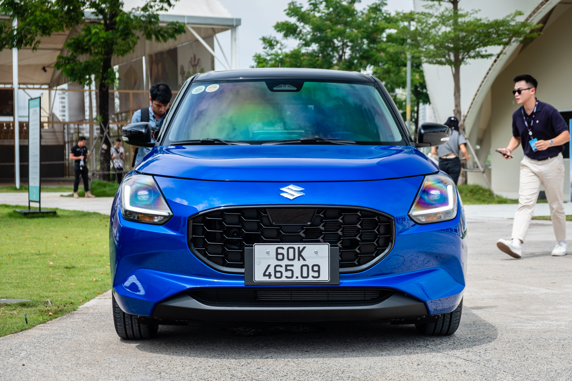 Suzuki Swift 2025 ra mắt Việt Nam: Giá 569 triệu, máy hybrid, 6 tính năng ADAS, đấu Mazda2 hatchback- Ảnh 8. Suzuki Swift 2025 ra mắt Việt Nam: Giá 569 triệu, máy hybrid, 6 tính năng ADAS, đấu Mazda2 hatchback- Ảnh 8.