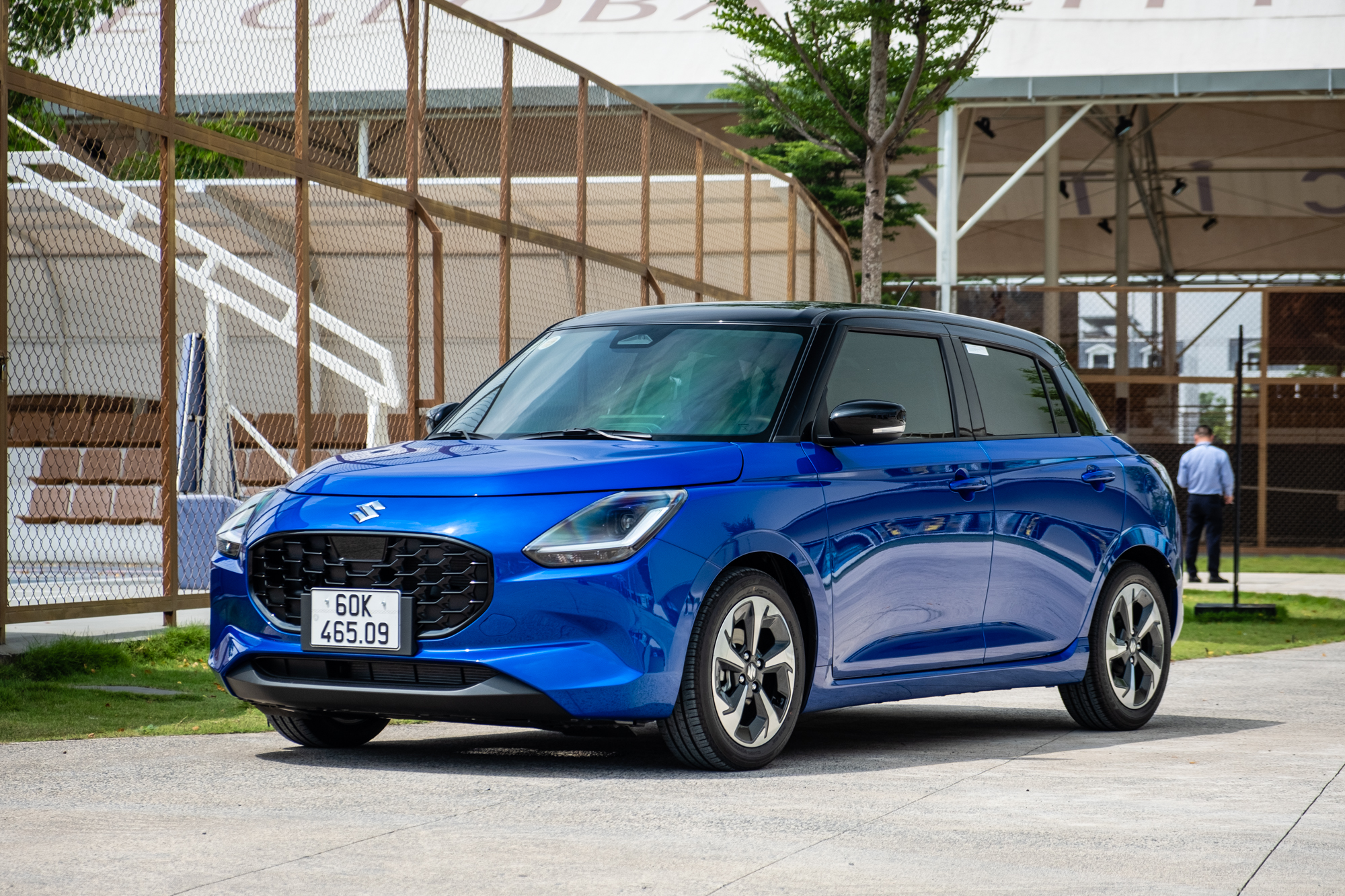 Suzuki Swift 2025 ra mắt Việt Nam: Giá 569 triệu, máy hybrid, 6 tính năng ADAS, đấu Mazda2 hatchback- Ảnh 2. Suzuki Swift 2025 ra mắt Việt Nam: Giá 569 triệu, máy hybrid, 6 tính năng ADAS, đấu Mazda2 hatchback- Ảnh 2.