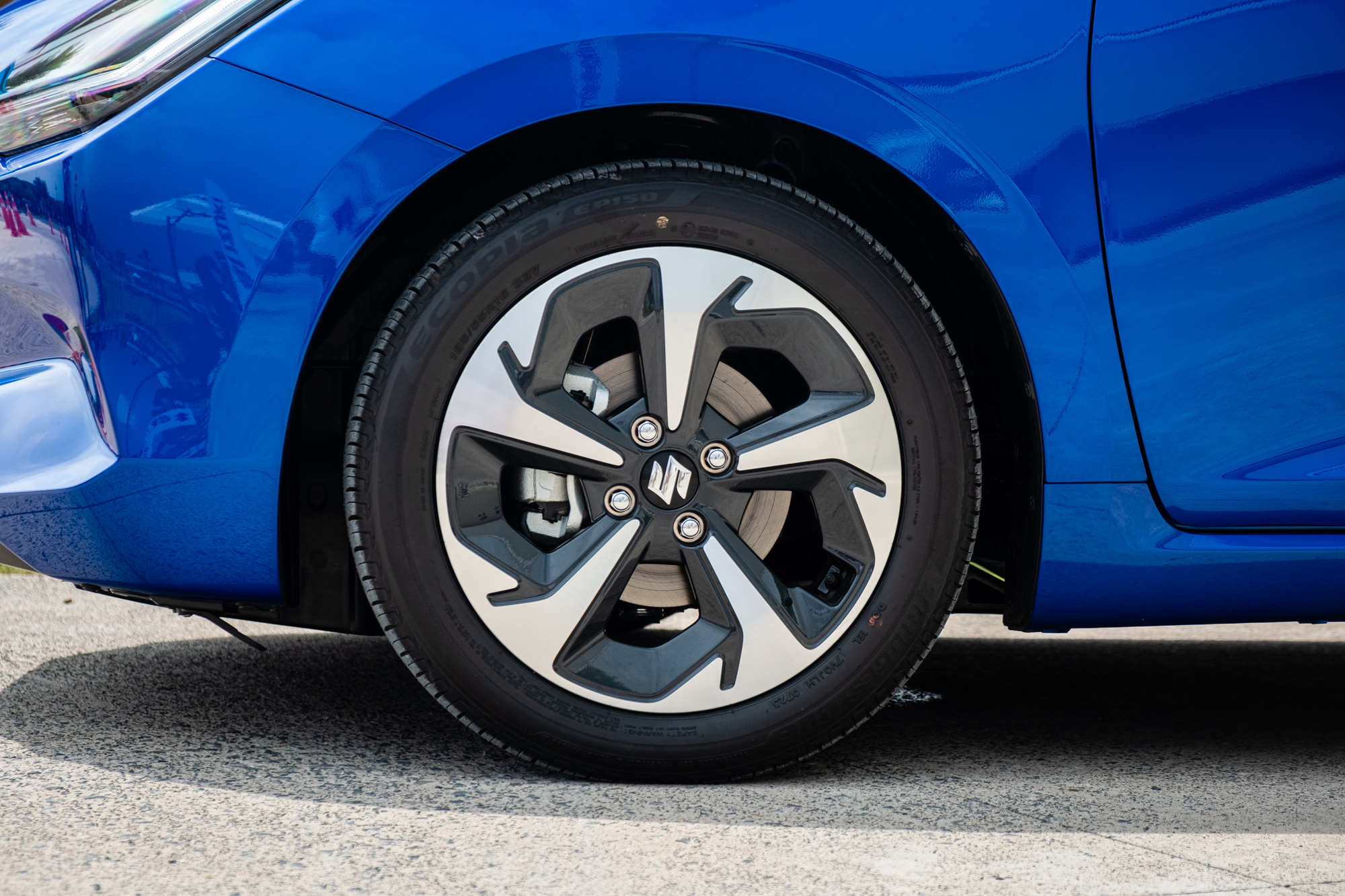 Suzuki Swift 2025 ra mắt Việt Nam: Giá 569 triệu, máy hybrid, 6 tính năng ADAS, đấu Mazda2 hatchback- Ảnh 4.