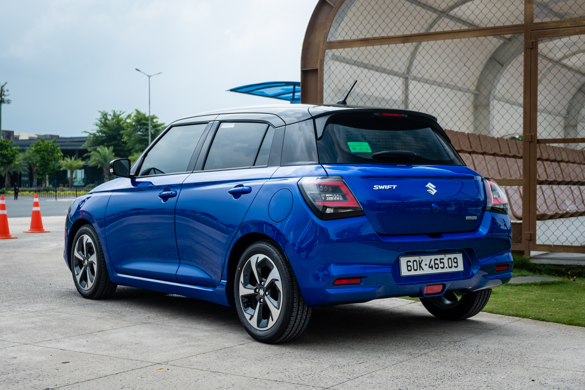 Suzuki Swift 2025 ra mắt Việt Nam: Giá 569 triệu, máy hybrid, 6 tính năng ADAS, đấu Mazda2 hatchback- Ảnh 10. Suzuki Swift 2025 ra mắt Việt Nam: Giá 569 triệu, máy hybrid, 6 tính năng ADAS, đấu Mazda2 hatchback- Ảnh 10.