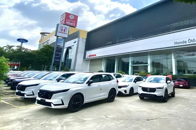 Nguồn cung dư thừa, cuộc đua giảm giá ô tô còn kéo dài?