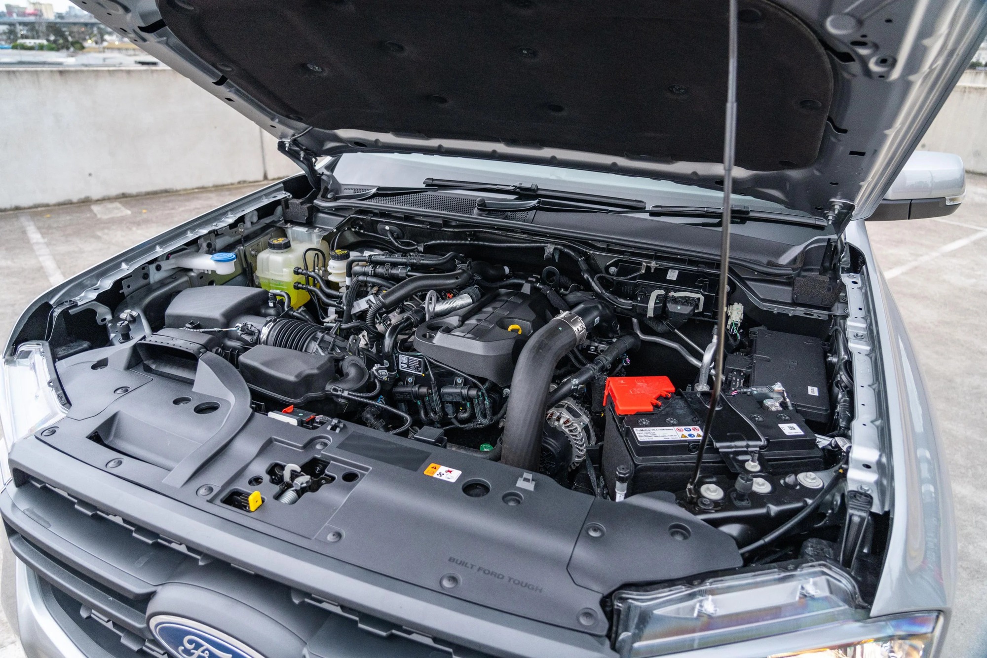 Ford Ranger bản máy dầu giống tại Việt Nam sắp 'bay màu' khỏi một thị trường, thay thế bằng động cơ hybrid xăng - điện mới tiết kiệm- Ảnh 3. Ford Ranger bản máy dầu giống tại Việt Nam sắp 'bay màu' khỏi một thị trường, thay thế bằng động cơ hybrid xăng - điện mới tiết kiệm- Ảnh 3.