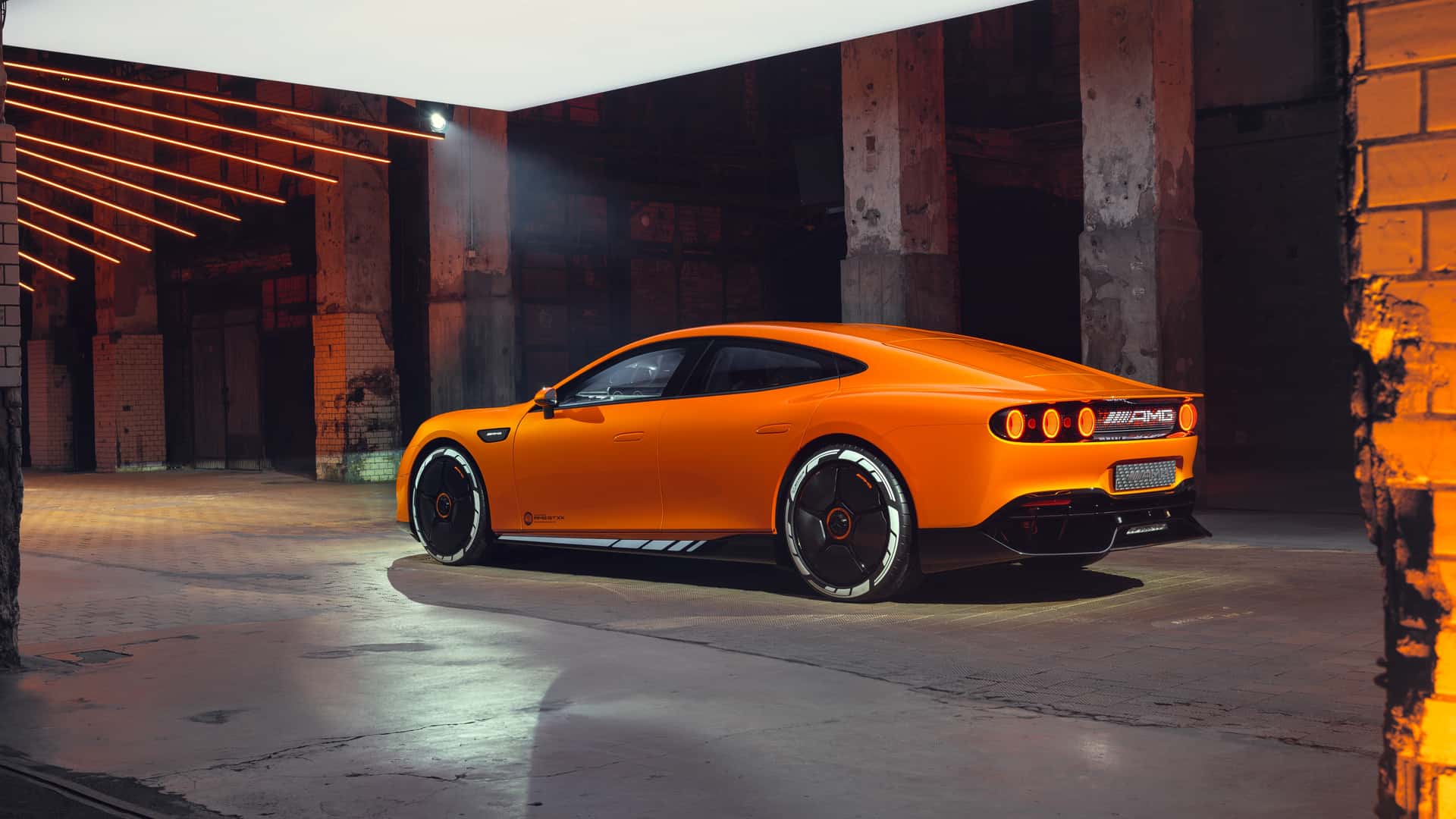 Mercedes-AMG GT đời mới này gắn loa ở đèn pha để giả một thứ tiếng mà fan xe xăng yêu thích- Ảnh 6. Mercedes-AMG GT đời mới này gắn loa ở đèn pha để giả một thứ tiếng mà fan xe xăng yêu thích- Ảnh 6.