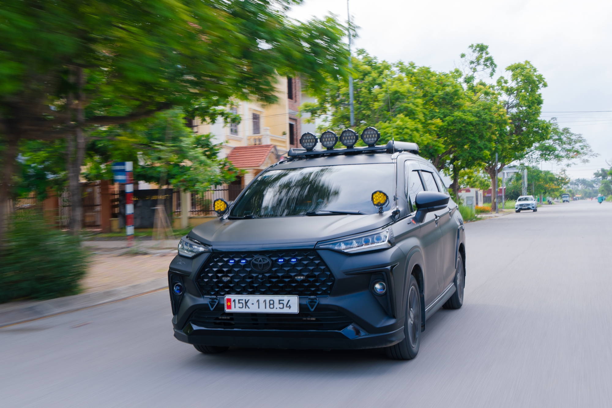 Toyota Veloz Cross độ ‘khét lẹt’ của 9x Hải Phòng: ‘Ăn xăng như ngửi’, full tải và 4 vali vẫn vượt đèo ngon lành- Ảnh 13. Toyota Veloz Cross độ ‘khét lẹt’ của 9x Hải Phòng: ‘Ăn xăng như ngửi’, full tải và 4 vali vẫn vượt đèo ngon lành- Ảnh 13.