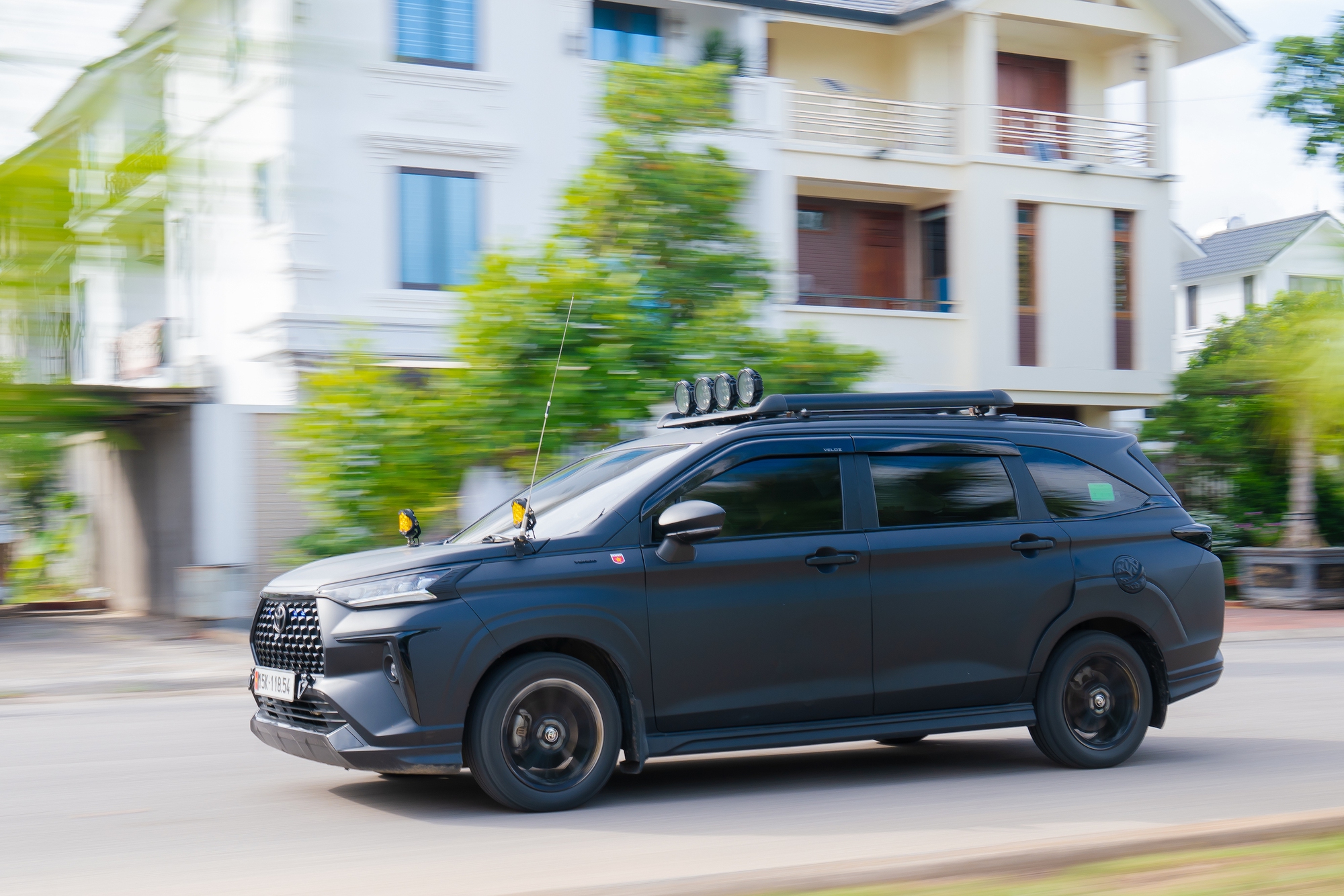 Toyota Veloz Cross độ ‘khét lẹt’ của 9x Hải Phòng: ‘Ăn xăng như ngửi’, full tải và 4 vali vẫn vượt đèo ngon lành- Ảnh 12. Toyota Veloz Cross độ ‘khét lẹt’ của 9x Hải Phòng: ‘Ăn xăng như ngửi’, full tải và 4 vali vẫn vượt đèo ngon lành- Ảnh 12.