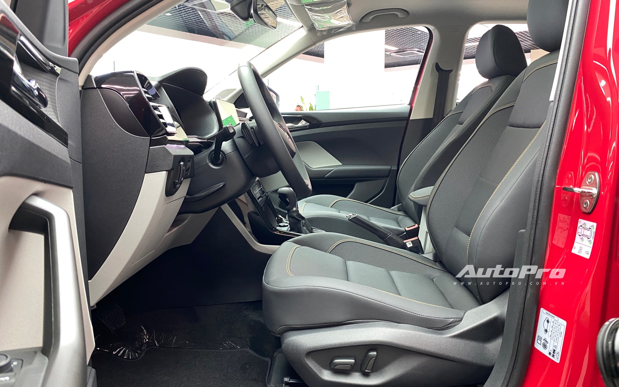 Skoda Kushaq ra mắt Việt Nam: Giá từ 599 triệu đồng, 2 bản, trang bị nội thất xịn, bản 'base' có ADAS cạnh tranh Yaris Cross, Xforce- Ảnh 16.