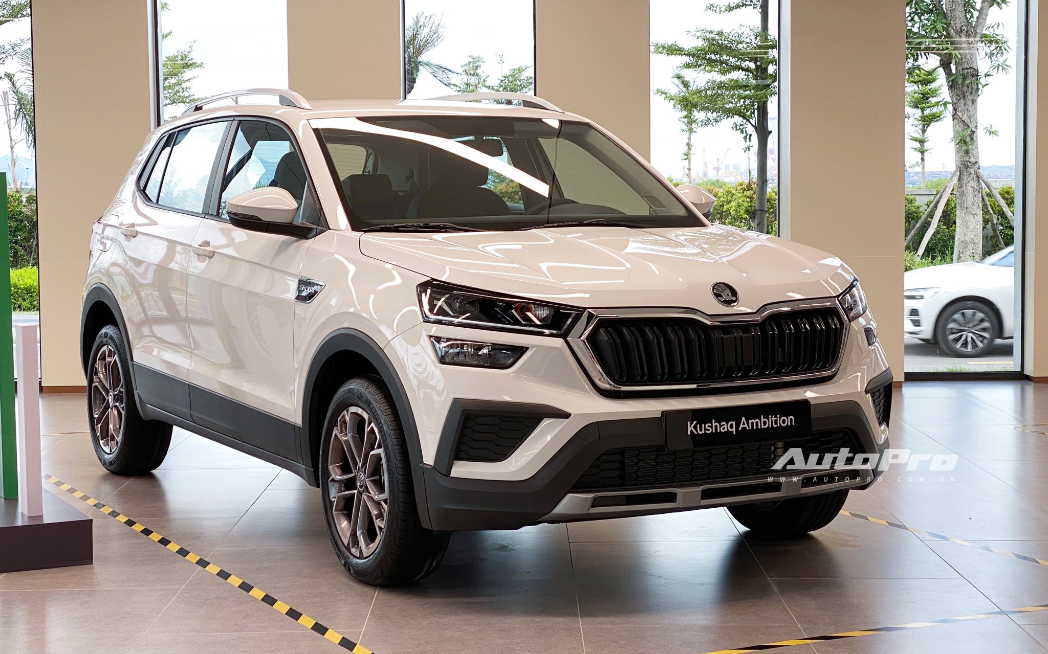Đây là Skoda Kushaq bản 'base' đang có giá 589 triệu đồng: Đèn LED, màn lớn, có ADAS, trang bị áp đảo xe Nhật, Hàn cùng tầm giá- Ảnh 2. Đây là Skoda Kushaq bản 'base' đang có giá 589 triệu đồng: Đèn LED, màn lớn, có ADAS, trang bị áp đảo xe Nhật, Hàn cùng tầm giá- Ảnh 2.