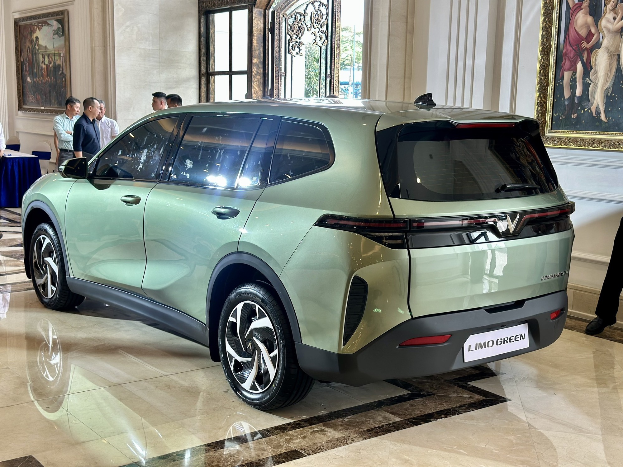 Chốt thông số VinFast Limo Green, đấu Xpander bằng động cơ điện mạnh 201 mã lực, chạy 450km/sạc, kích thước lớn hơn- Ảnh 8. Chốt thông số VinFast Limo Green, đấu Xpander bằng động cơ điện mạnh 201 mã lực, chạy 450km/sạc, kích thước lớn hơn- Ảnh 8.
