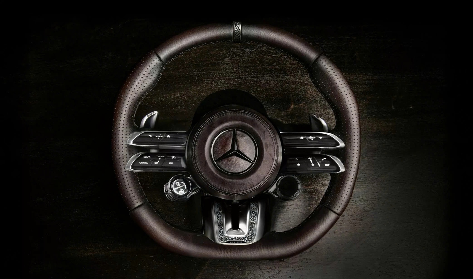 Bản độ Mercedes-AMG G63 cực độc lấy cảm hứng từ 4 khẩu súng nổi tiếng: Trần xe chạm khắc thủ công, ghế ngồi từ da bò nguyên tấm và da hải cẩu, cốp xe ẩn chứa điều đặc biệt- Ảnh 7.