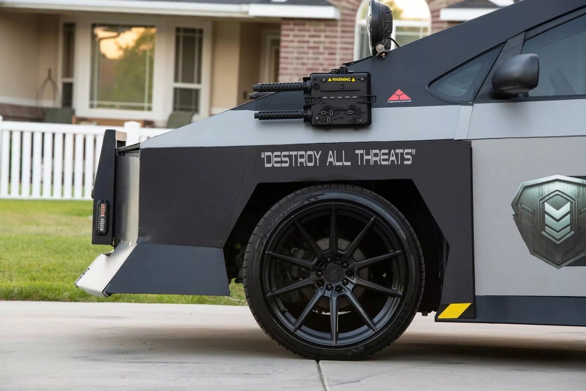 'Dị' như dân chơi này: Nhìn rất Tesla Cybertruck nhưng lại là... Toyota- Ảnh 14.