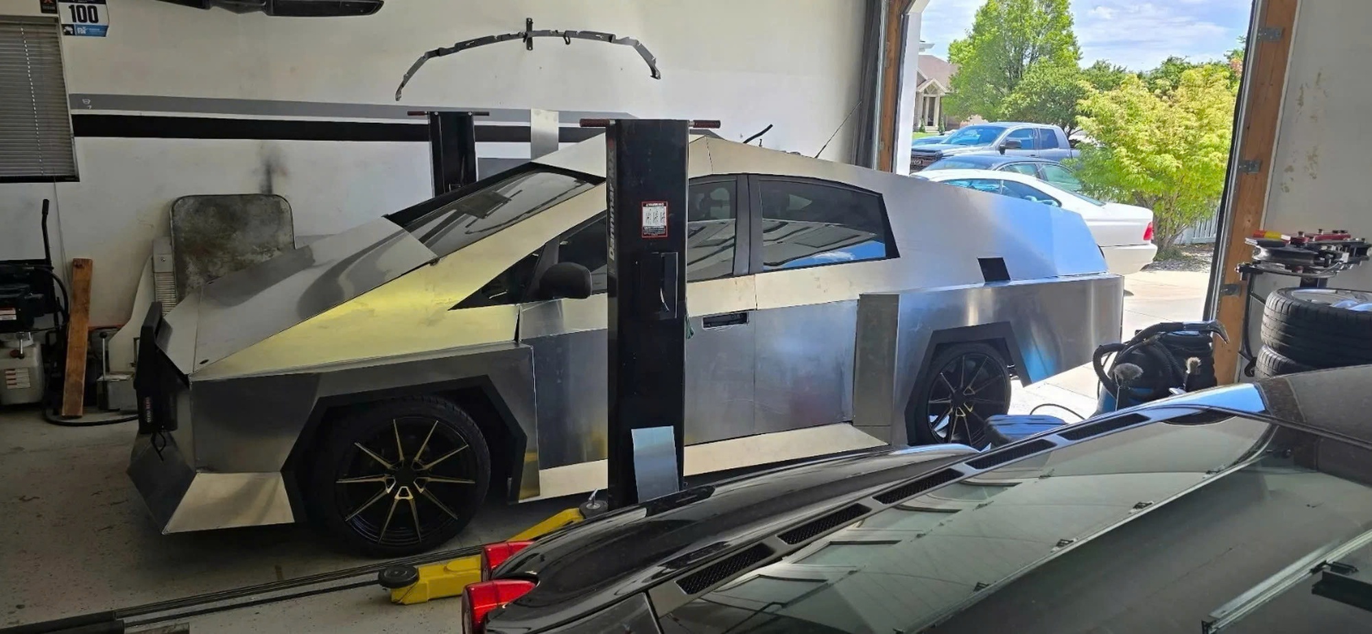 'Dị' như dân chơi này: Nhìn rất Tesla Cybertruck nhưng lại là... Toyota- Ảnh 6.