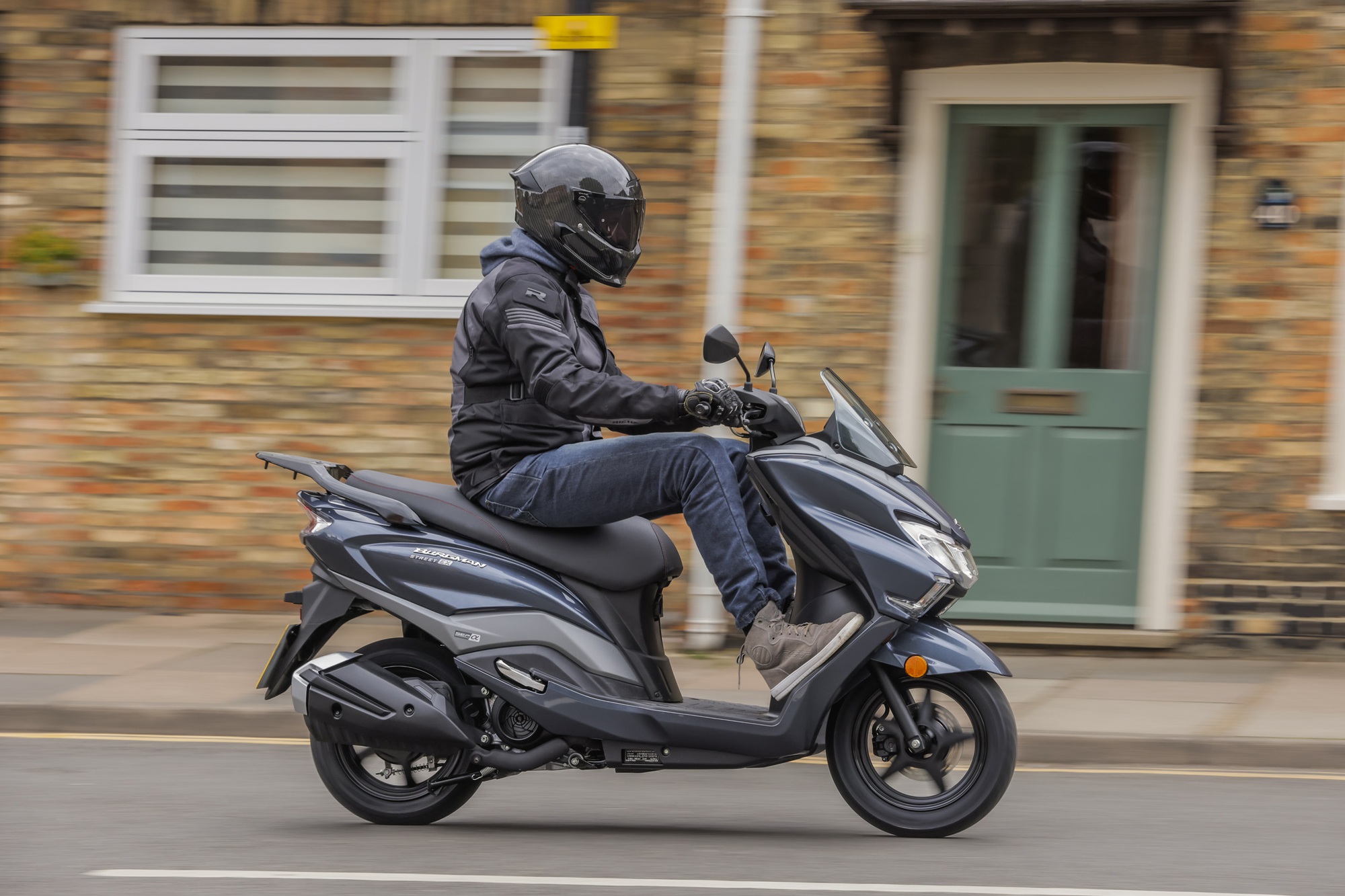 Suzuki âm thầm ra mắt mẫu xe tay ga 125cc: Giá chưa tới 60 triệu, nhưng trang bị 'giẫm chân tại chỗ'?- Ảnh 6.