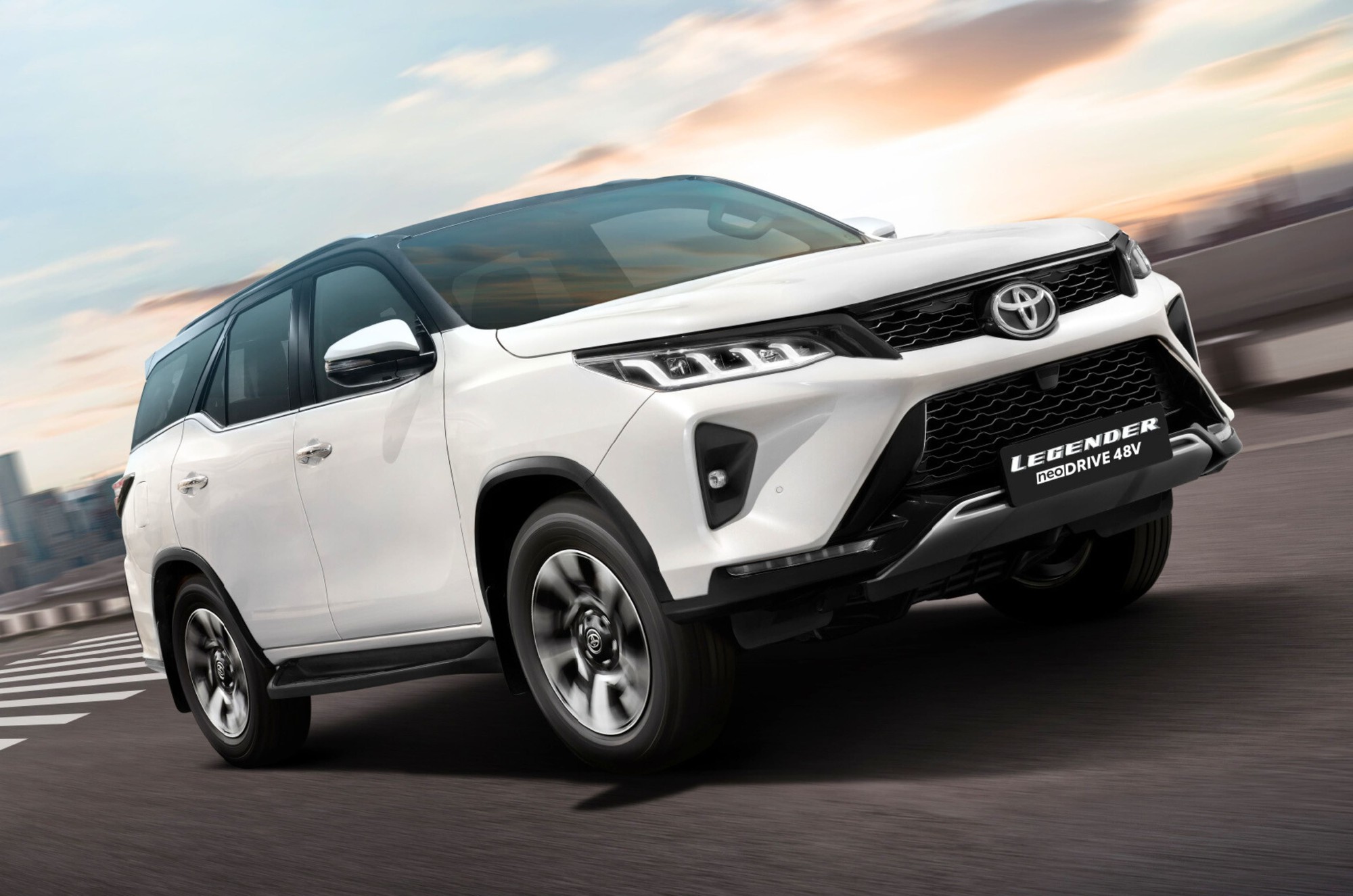 Toyota Fortuner hybrid ra mắt: Giá quy đổi từ 1,3 tỷ đồng, vẫn máy dầu 2.8L kèm mô-tơ điện, nhưng không thể chạy thuần điện- Ảnh 2.