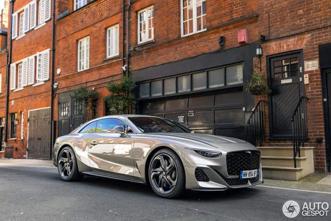 Xe sang siêu hiếm Bentley Mulliner Batur xuất hiện trên phố- Ảnh 1. Xe sang siêu hiếm Bentley Mulliner Batur xuất hiện trên phố- Ảnh 1.
