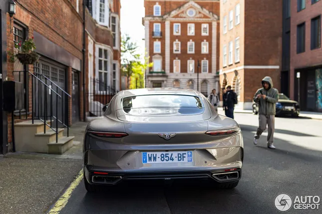 Xe sang siêu hiếm Bentley Mulliner Batur xuất hiện trên phố- Ảnh 7. Xe sang siêu hiếm Bentley Mulliner Batur xuất hiện trên phố- Ảnh 7.