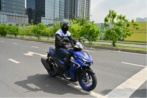 Linh hoạt trong phố, thể thao khi cần - YECVT làm nên khác biệt cho Yamaha NVX- Ảnh 2.