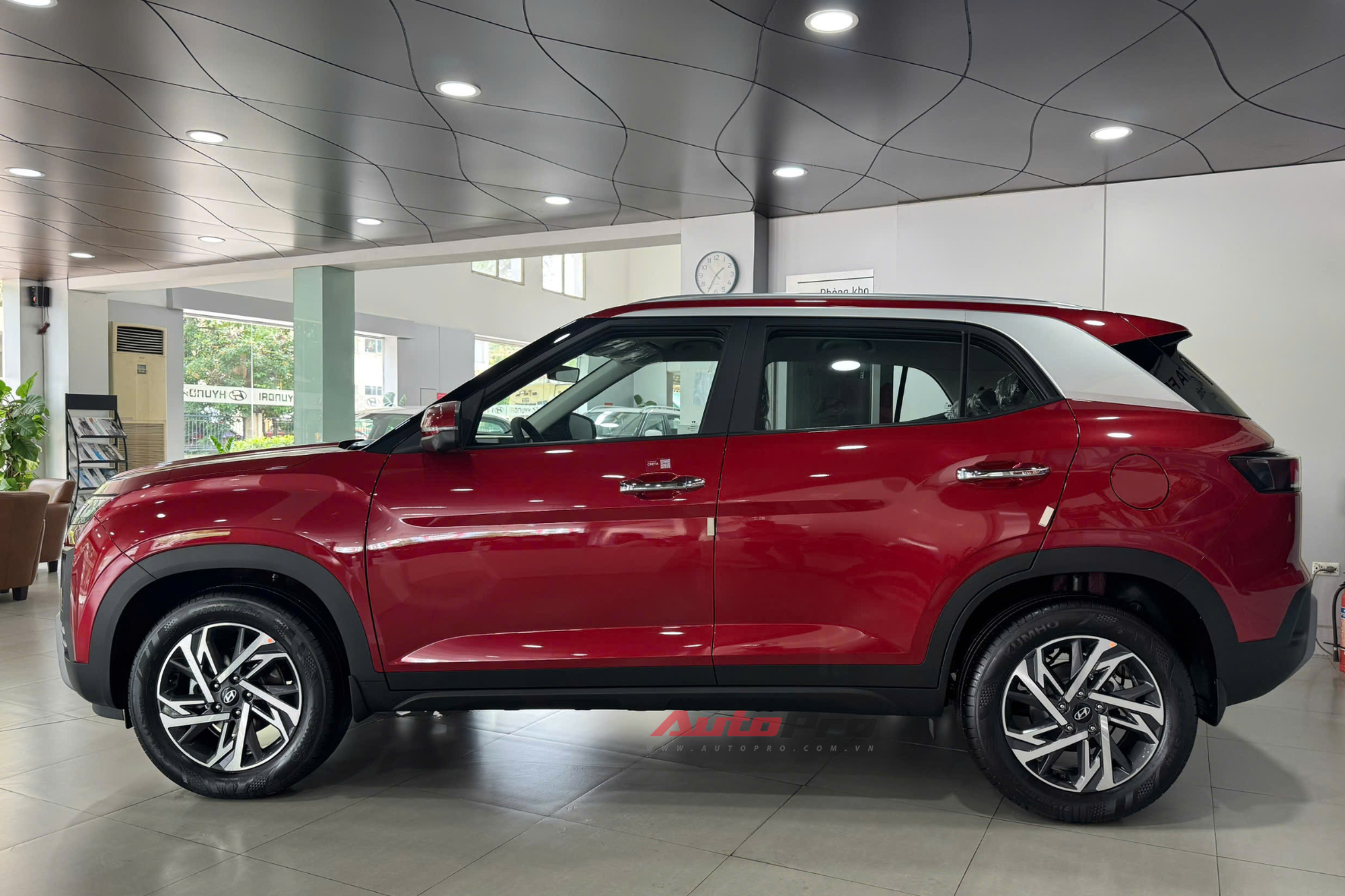 Ảnh thực tế Hyundai Creta bản 'cận full' giá 705 triệu đồng tại đại lý: Thiết kế mới long lanh, có ADAS, cạnh tranh Xforce Ultimate với giá ngang ngửa- Ảnh 6. Ảnh thực tế Hyundai Creta bản 'cận full' giá 705 triệu đồng tại đại lý: Thiết kế mới long lanh, có ADAS, cạnh tranh Xforce Ultimate với giá ngang ngửa- Ảnh 6.