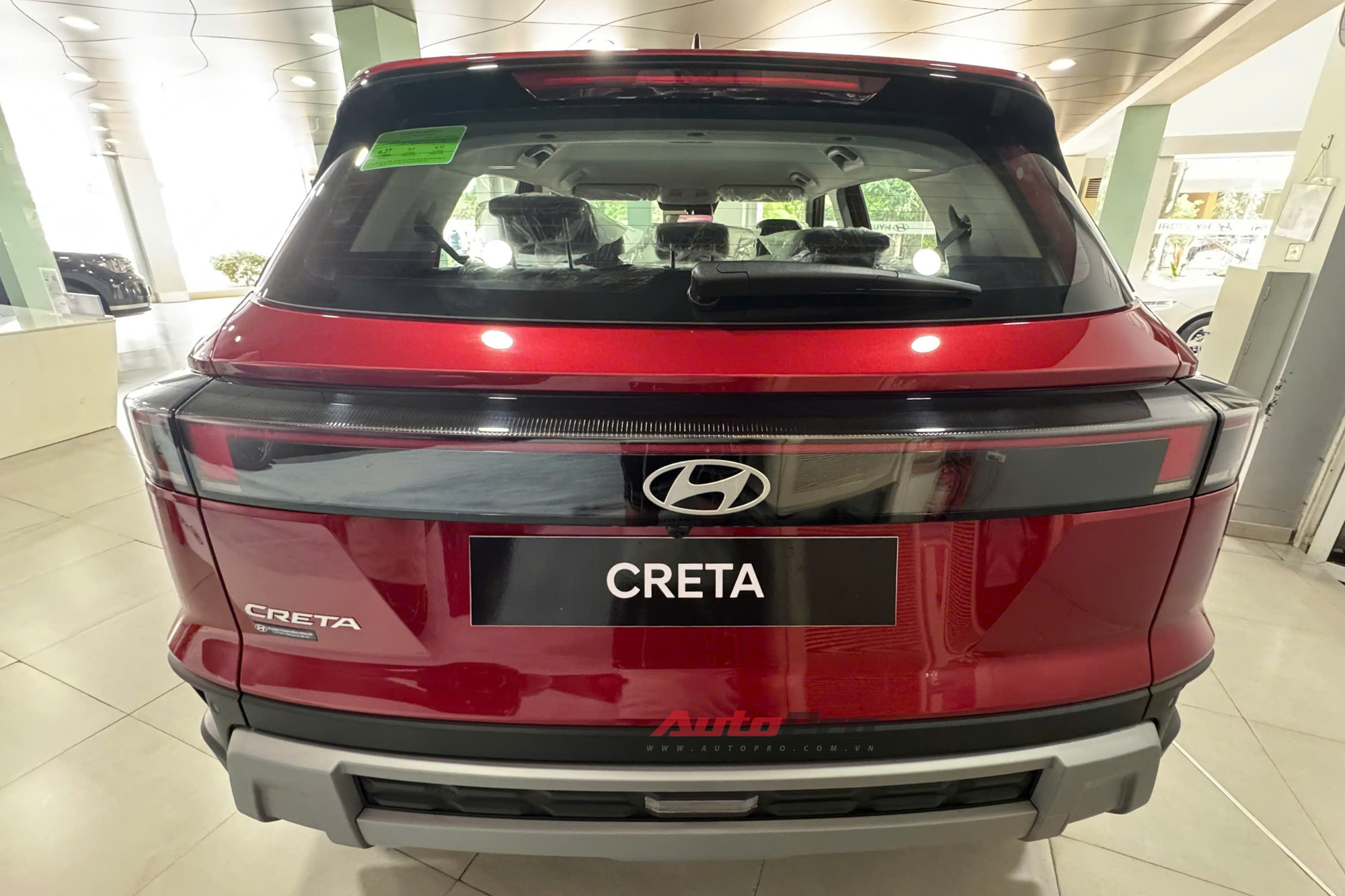 Ảnh thực tế Hyundai Creta bản 'cận full' giá 705 triệu đồng tại đại lý: Thiết kế mới long lanh, có ADAS, cạnh tranh Xforce Ultimate với giá ngang ngửa- Ảnh 7. Ảnh thực tế Hyundai Creta bản 'cận full' giá 705 triệu đồng tại đại lý: Thiết kế mới long lanh, có ADAS, cạnh tranh Xforce Ultimate với giá ngang ngửa- Ảnh 7.